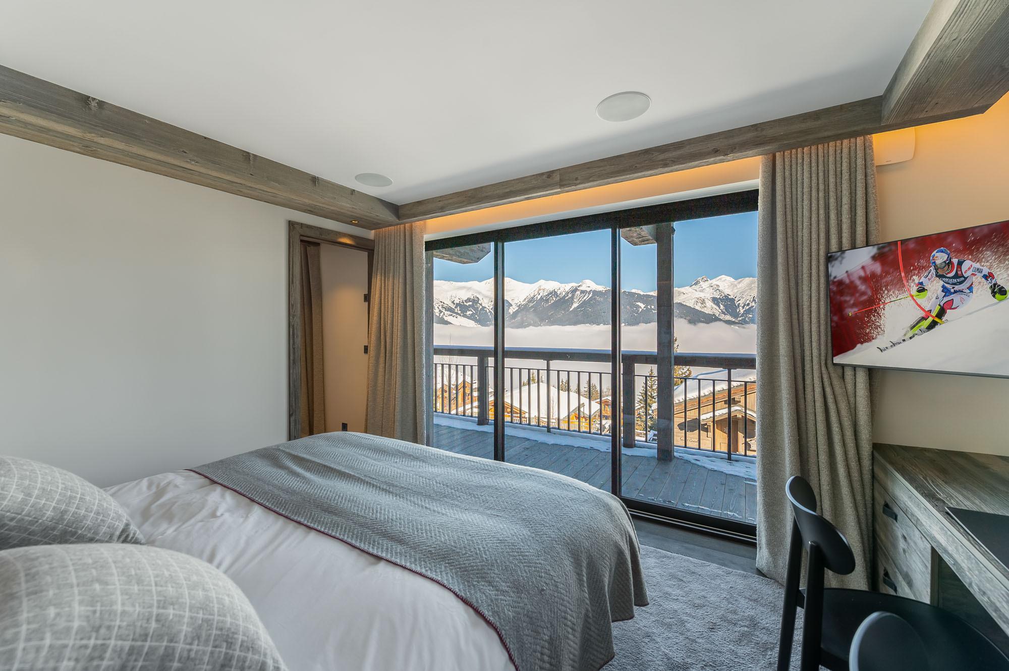 Chalet White Sand Gallery Image 1