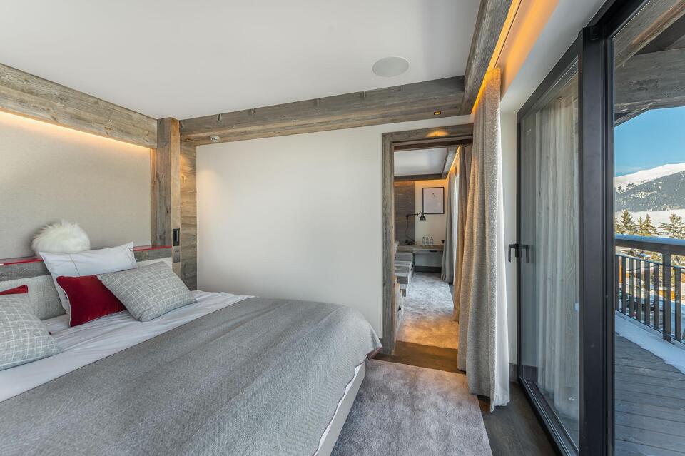 Chalet White Sand Gallery Image 3