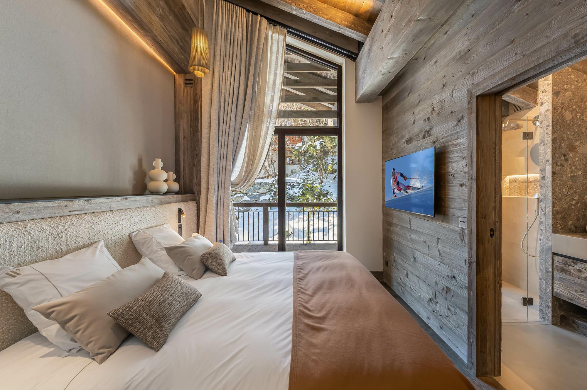 Chalet White Sand Gallery Image 1
