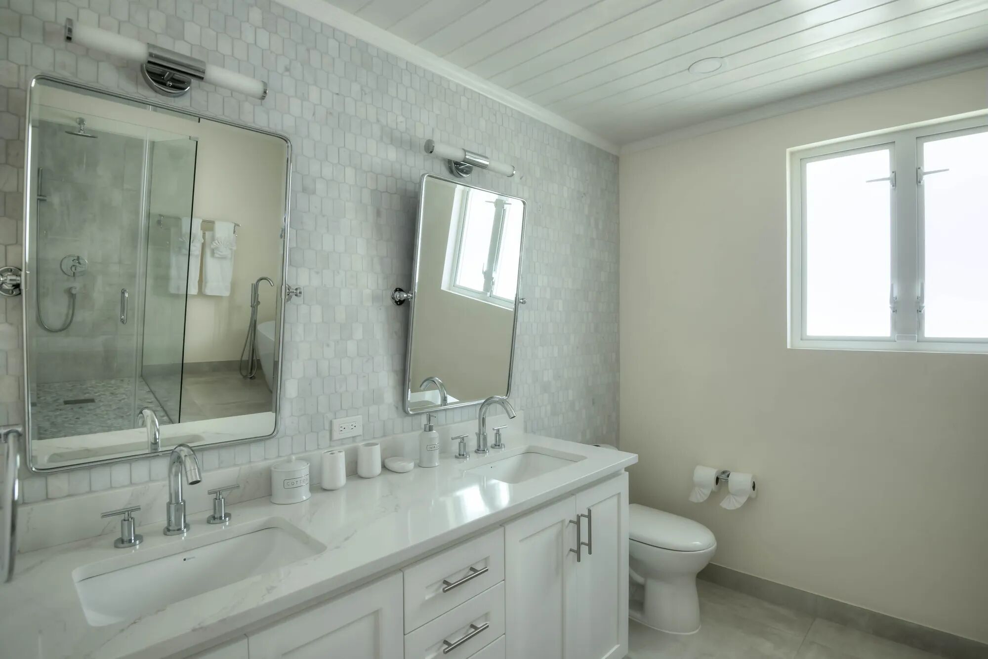 Capri Manor Gallary Image 1