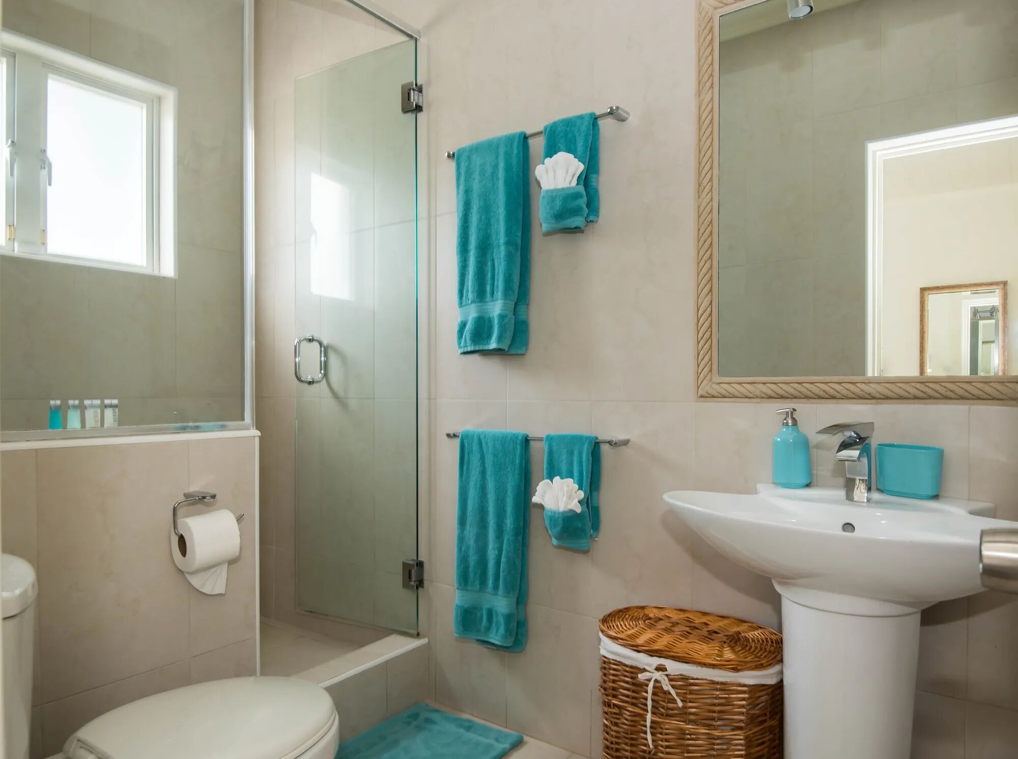 Capri Manor Gallary Image 6