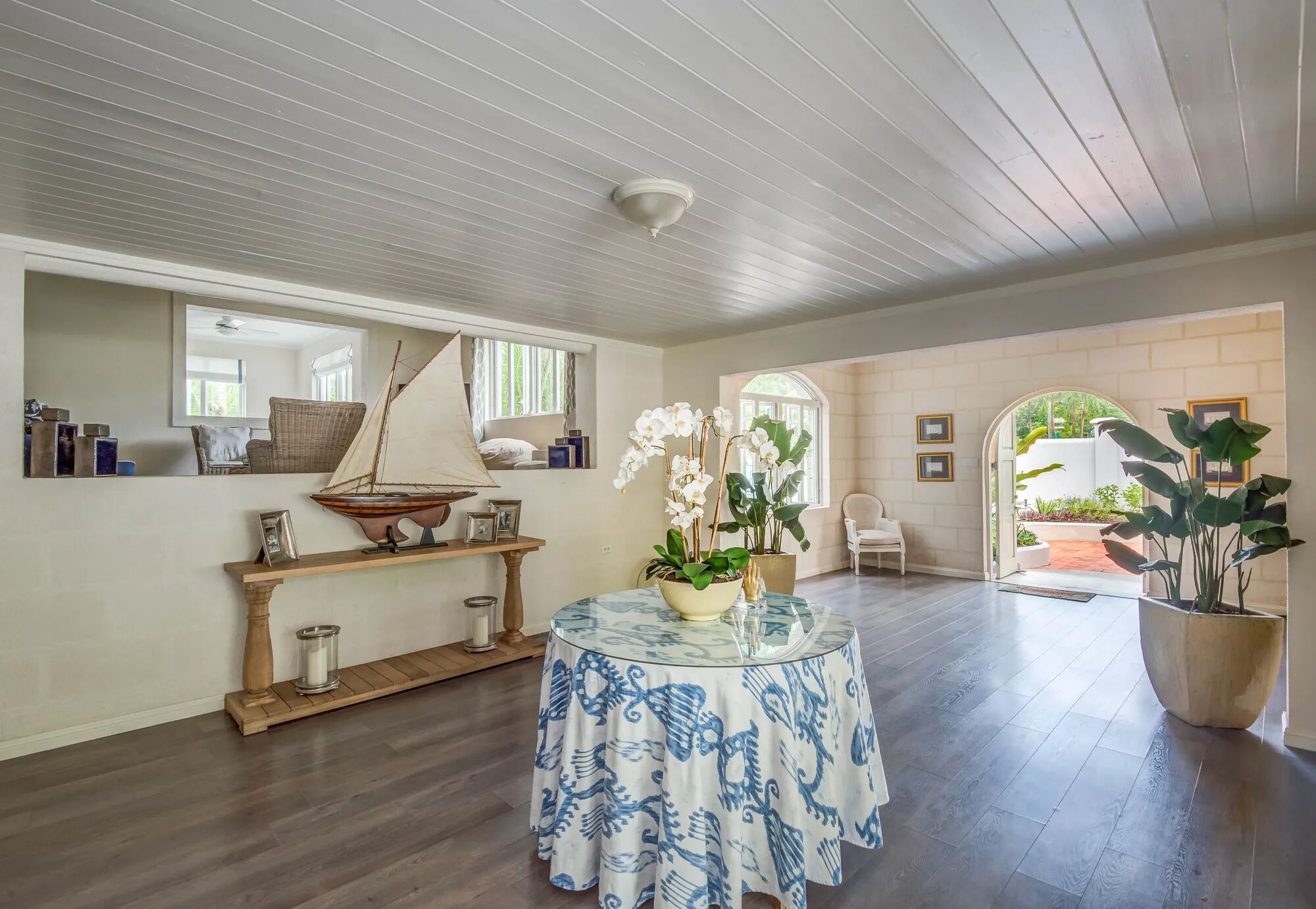 Capri Manor Gallary Image 1