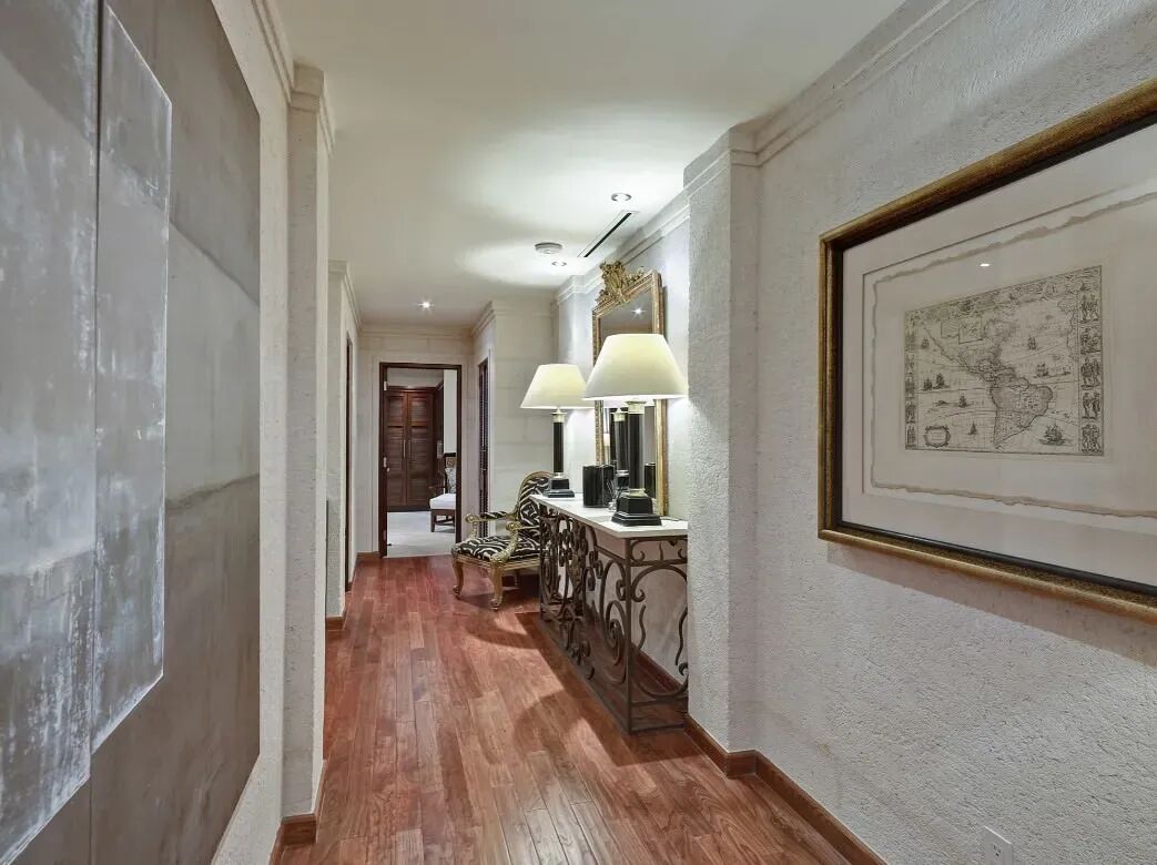 Smugglers Cove Penthouse Gallary Image 1