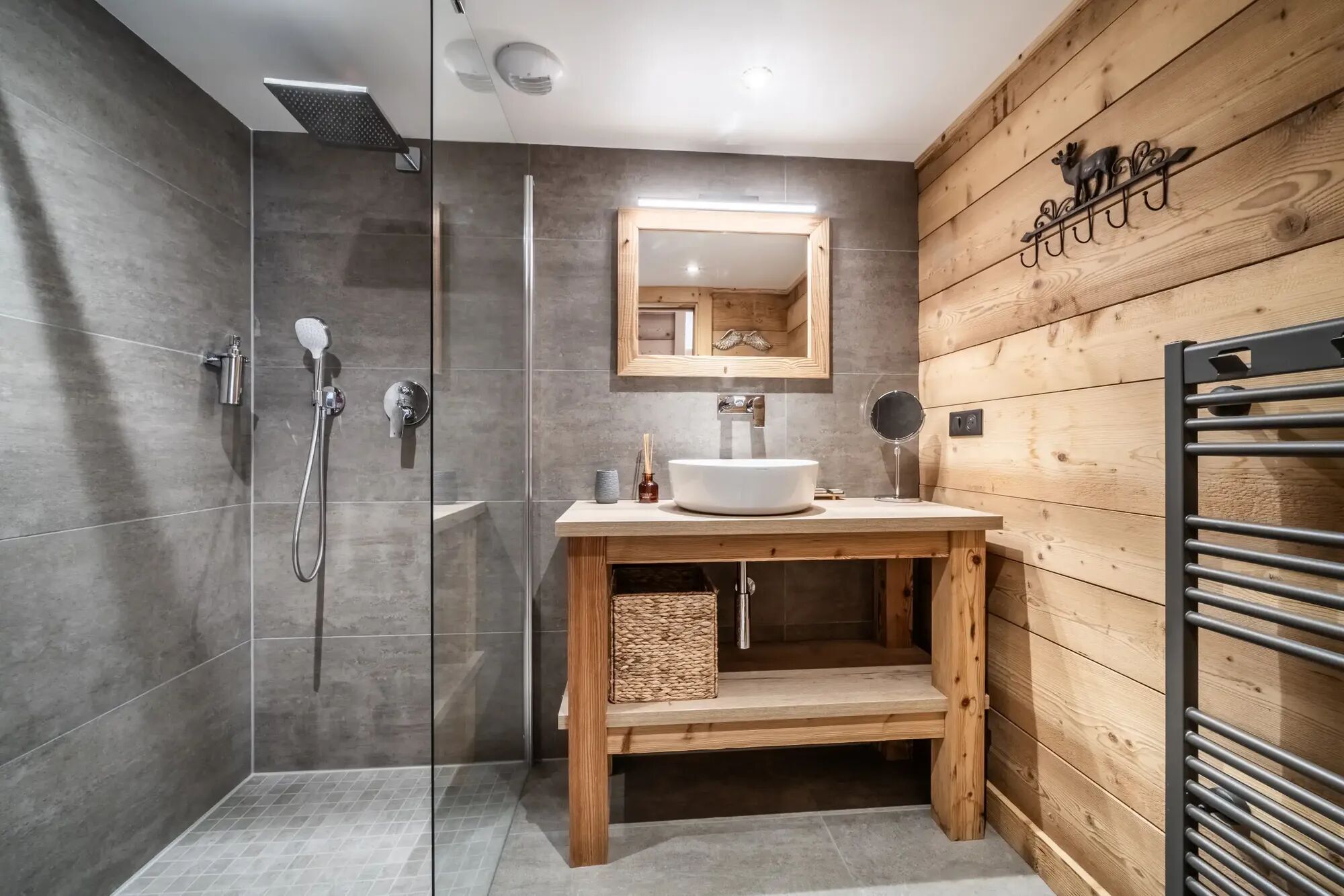 Chalet Heavenly Gallary Image 1