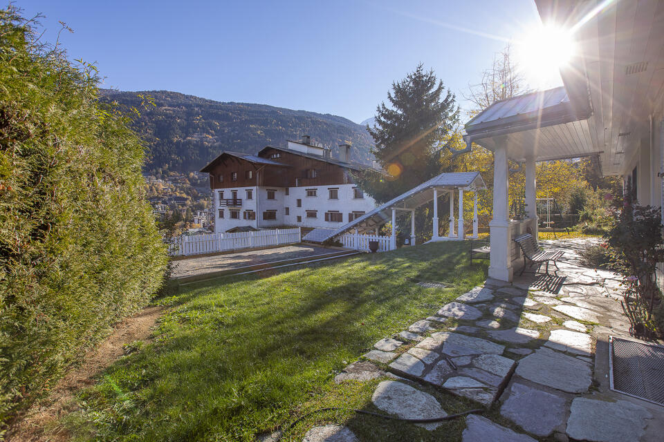 Chalet Soleil Blanc Gallery Image 1