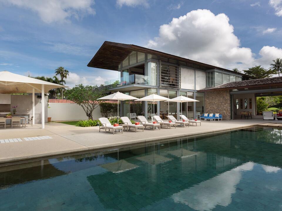39 BDR Beachfront Estate Gallery Image 3