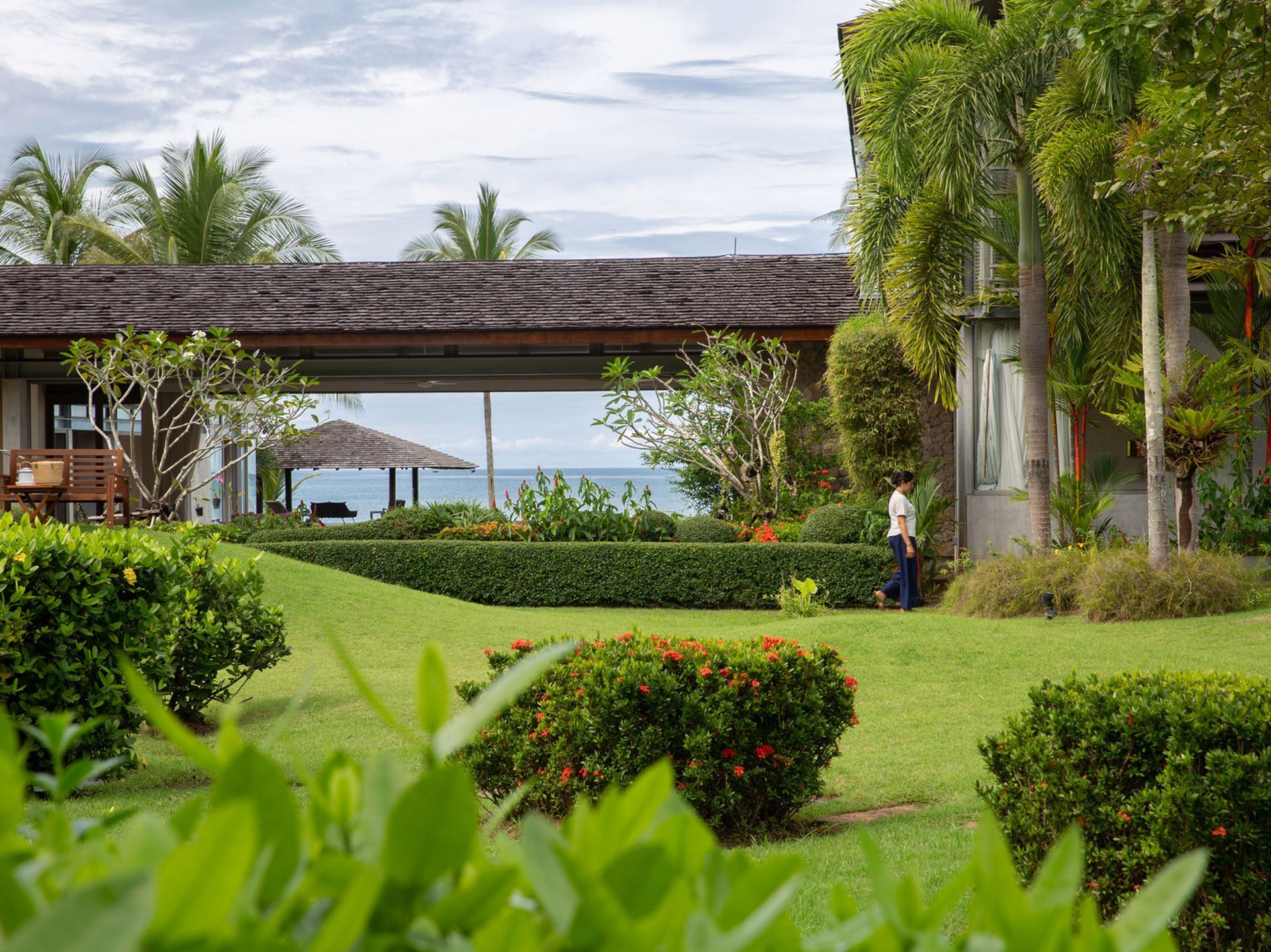 39 BDR Beachfront Estate Gallary Image 3