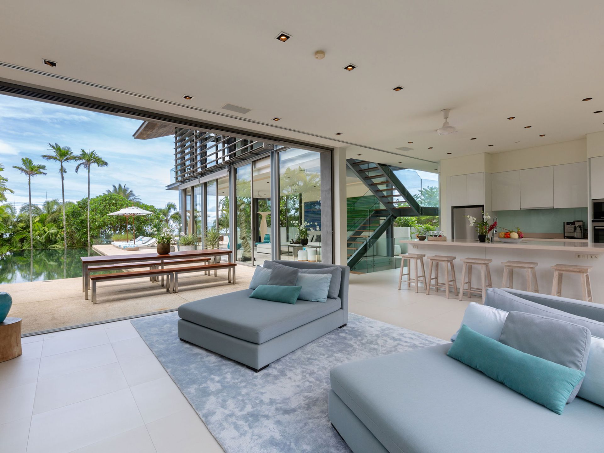 39 BDR Beachfront Estate Gallary Image 4