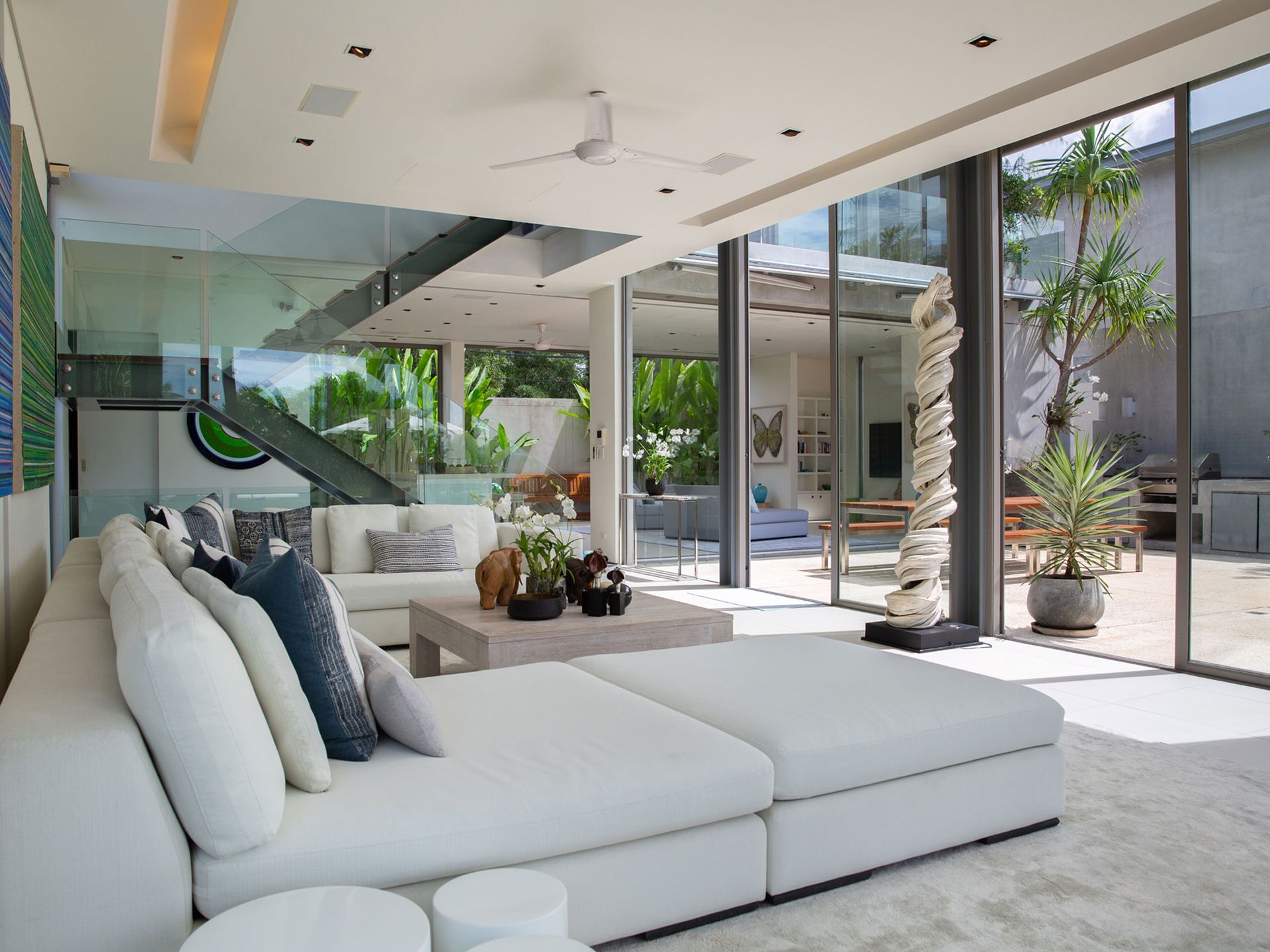 39 BDR Beachfront Estate Gallary Image 6