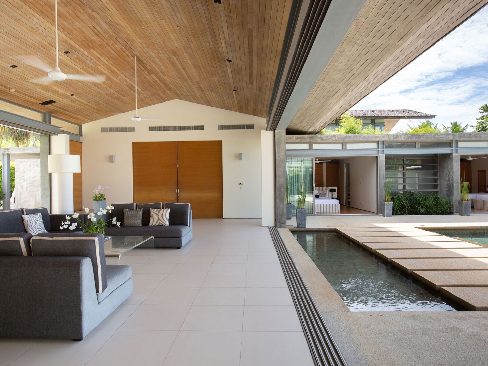 39 BDR Beachfront Estate Gallary Image 1