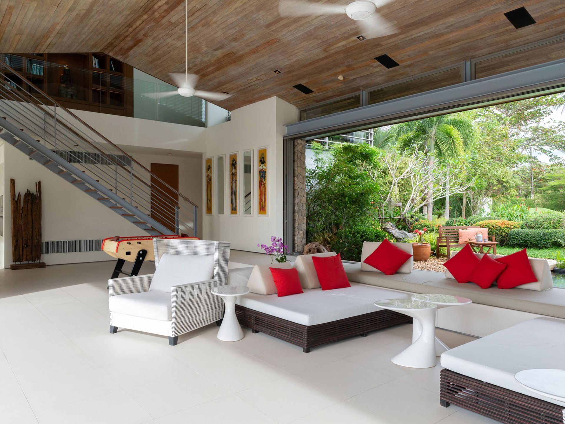 39 BDR Beachfront Estate Gallary Image 3