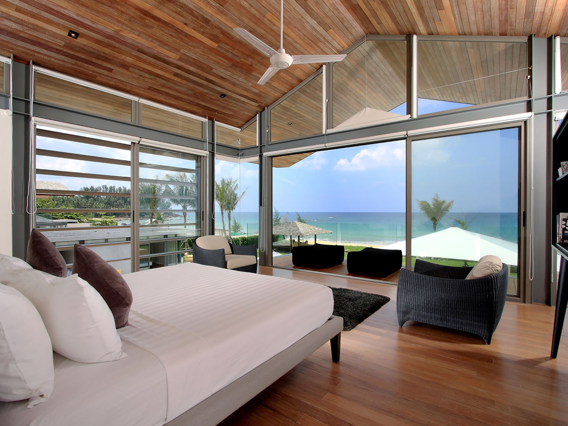 39 BDR Beachfront Estate Gallary Image 4