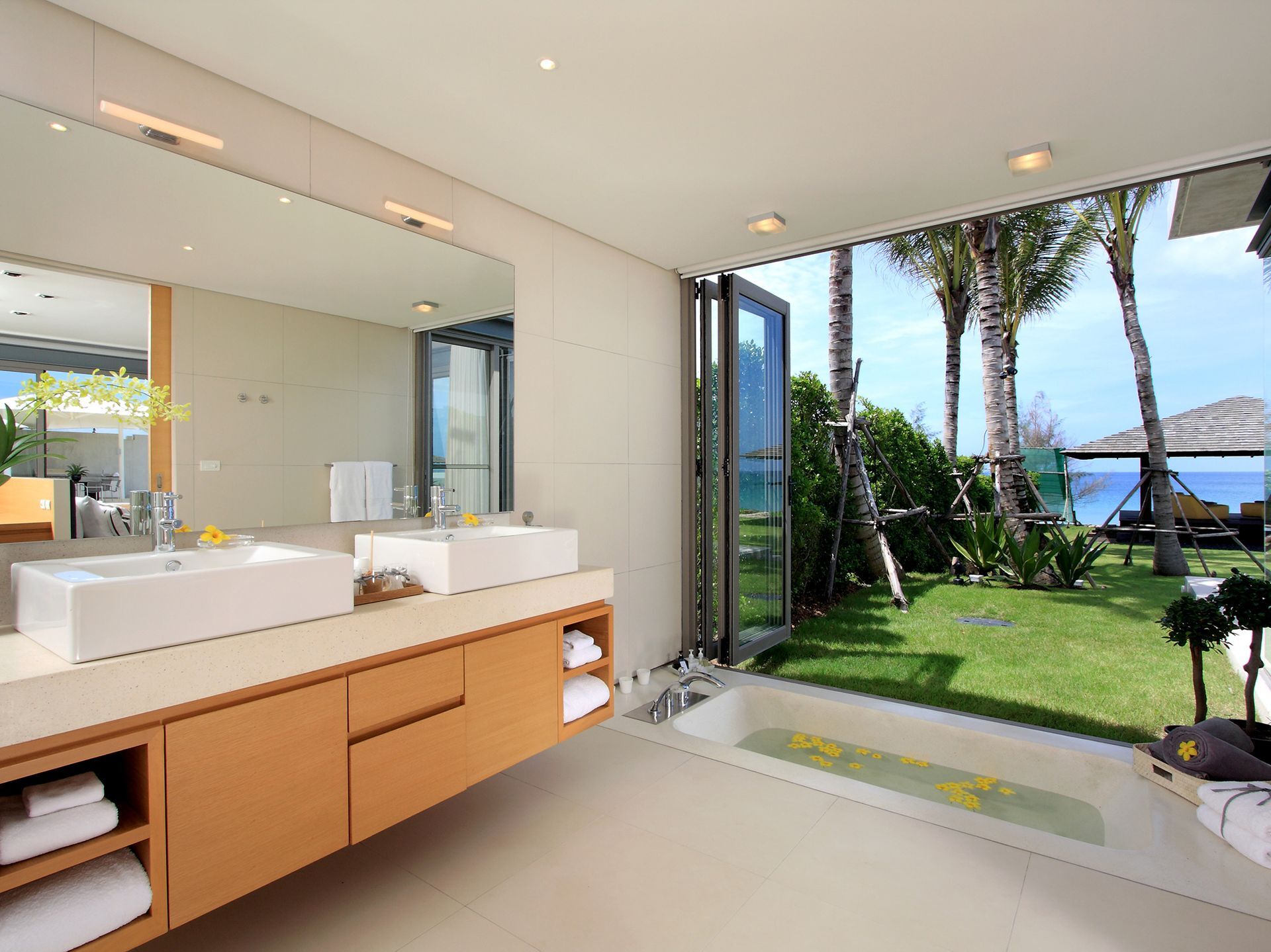39 BDR Beachfront Estate Gallary Image 5