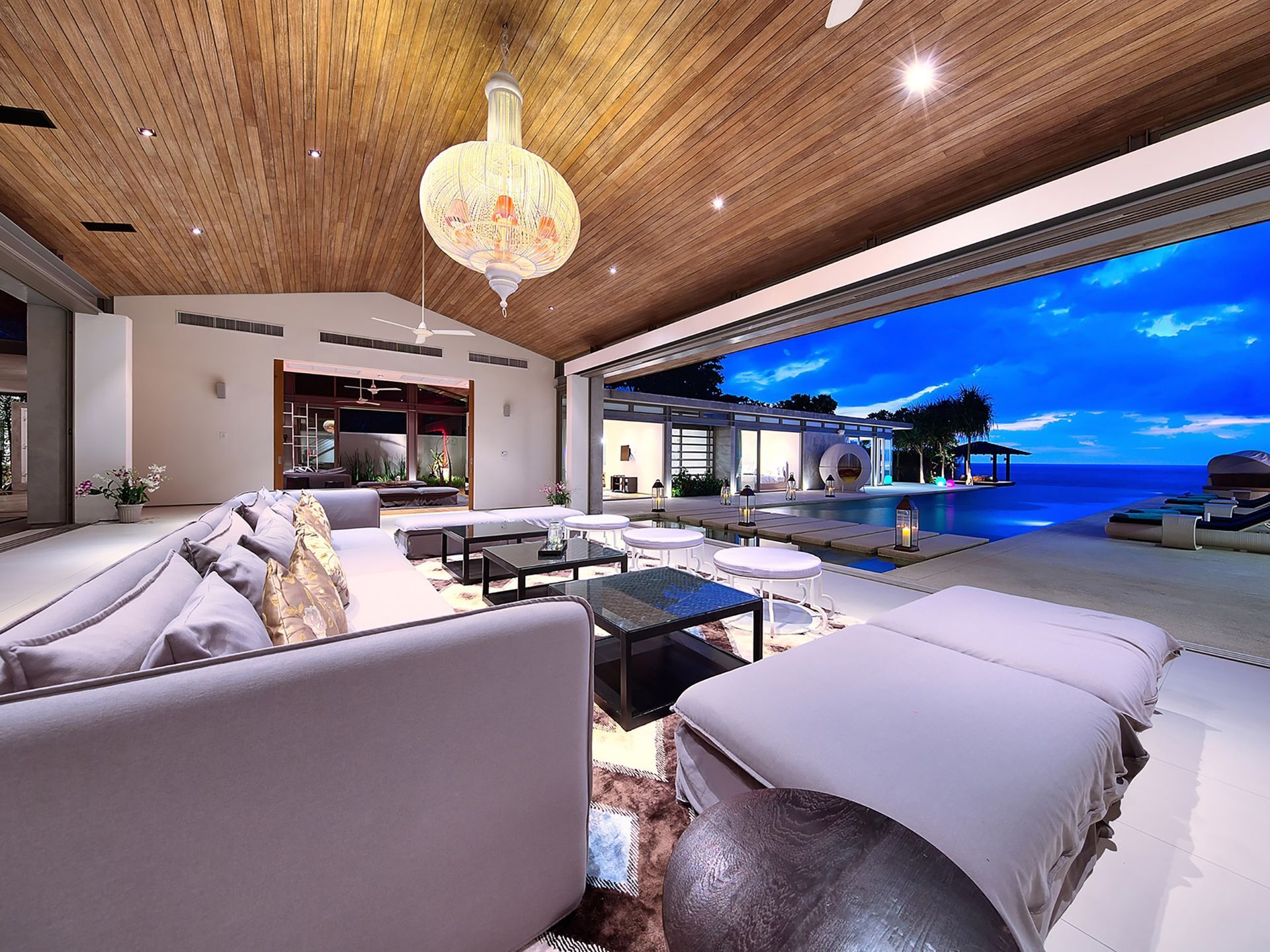39 BDR Beachfront Estate Gallary Image 4