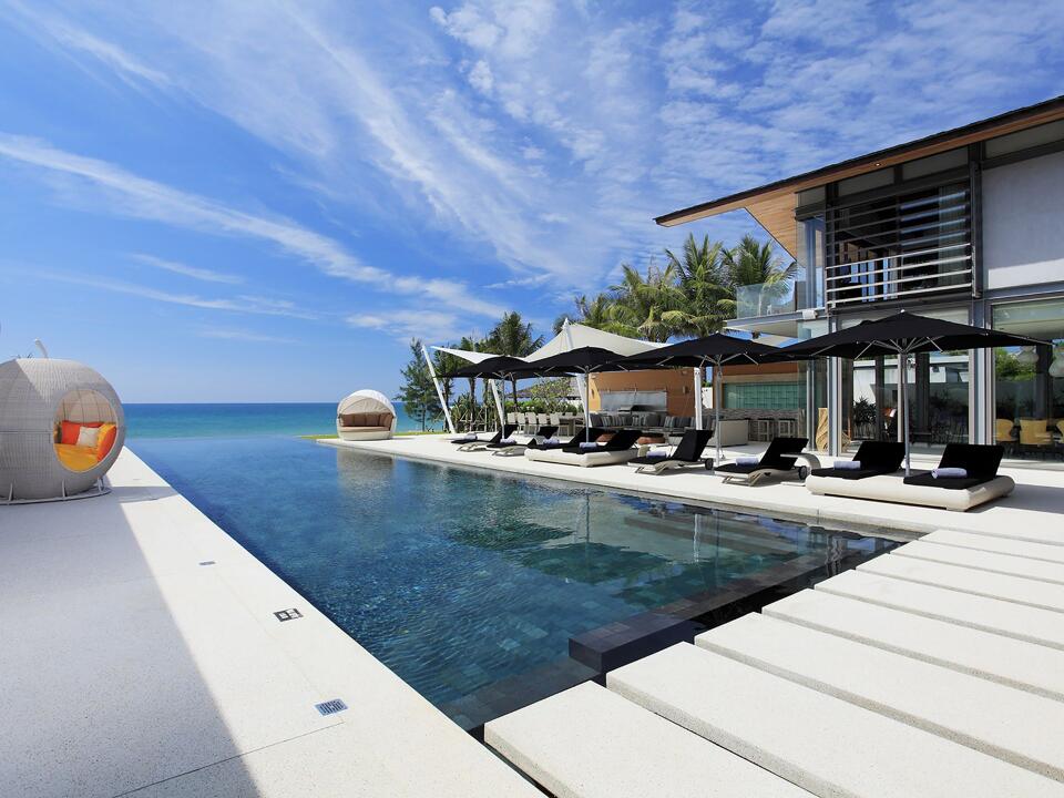 Beachfront Oasis Gallery Image 1