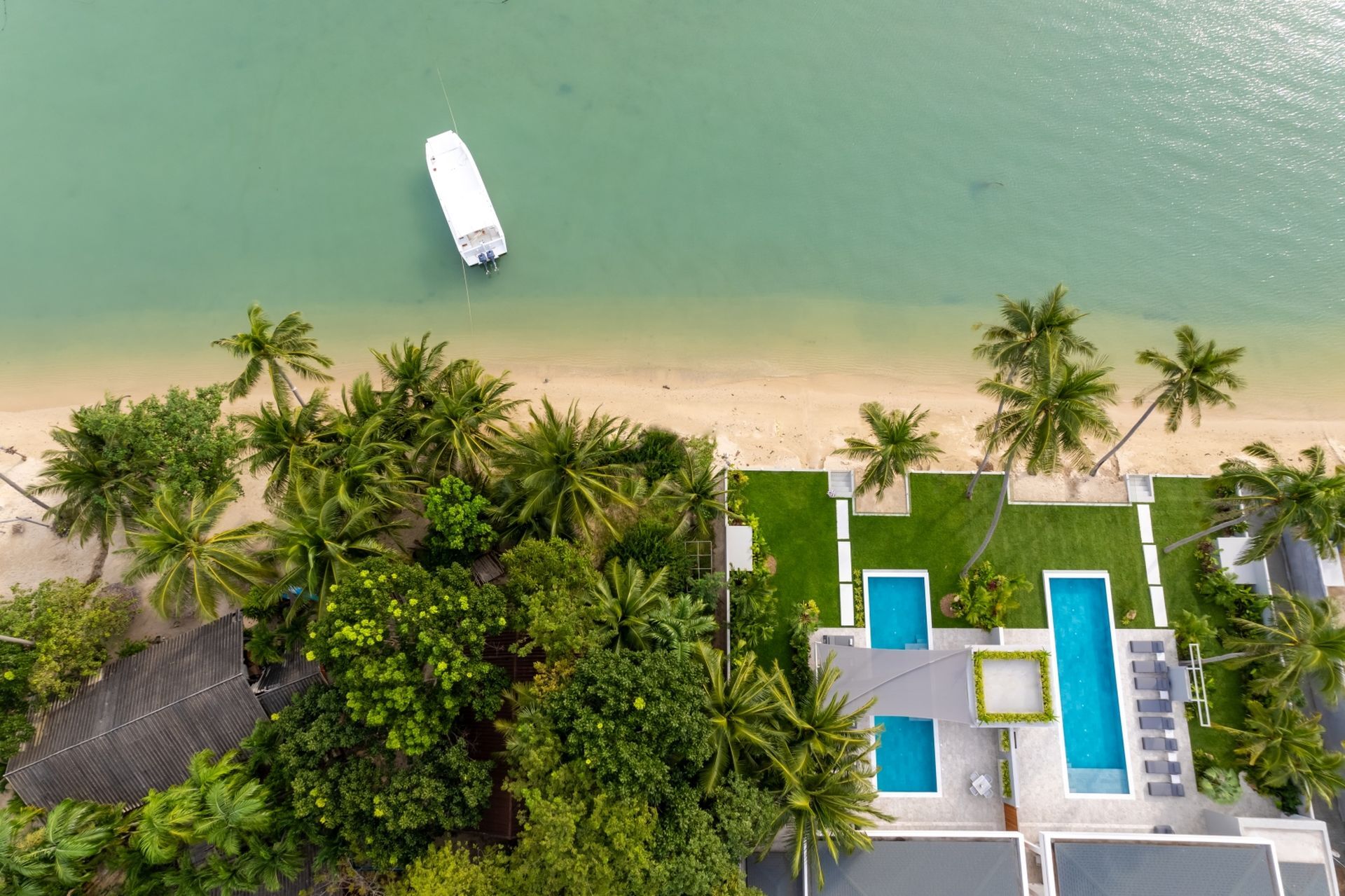 Grand Beach Estate Gallary Image 3