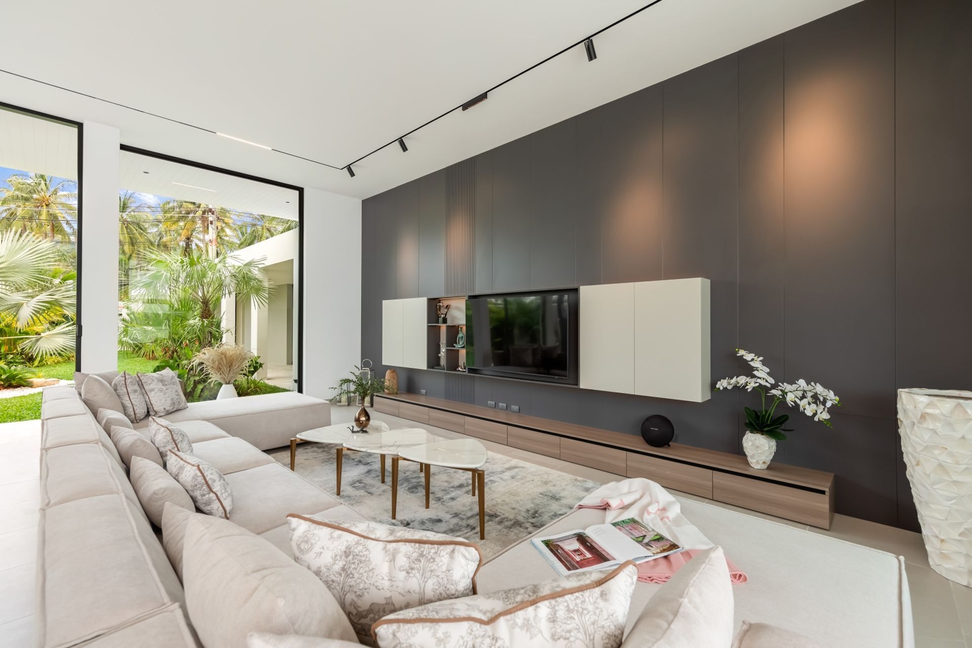 Grand Beach Estate Gallary Image 2