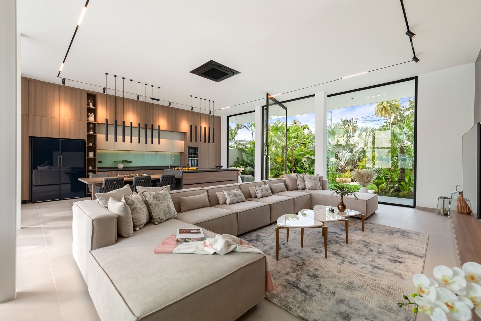 Grand Beach Estate Gallary Image 3
