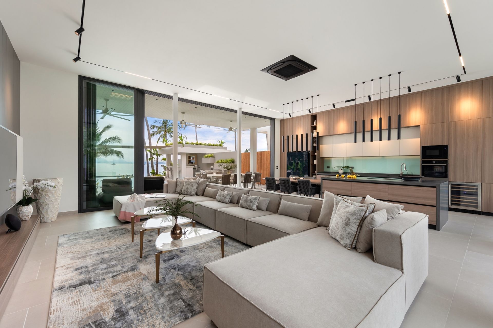 Grand Beach Estate Gallary Image 4