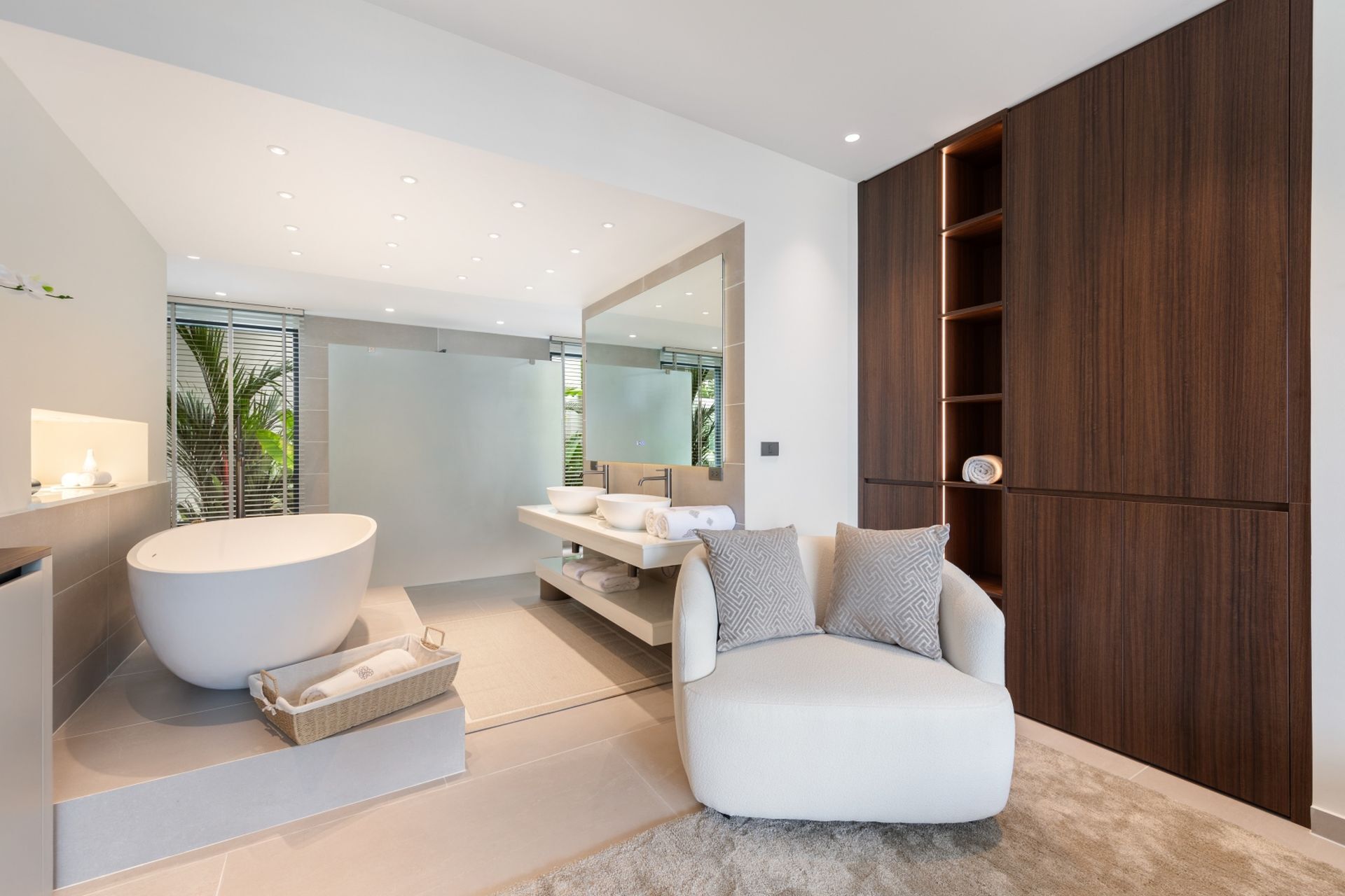 Grand Beach Estate Gallary Image 2