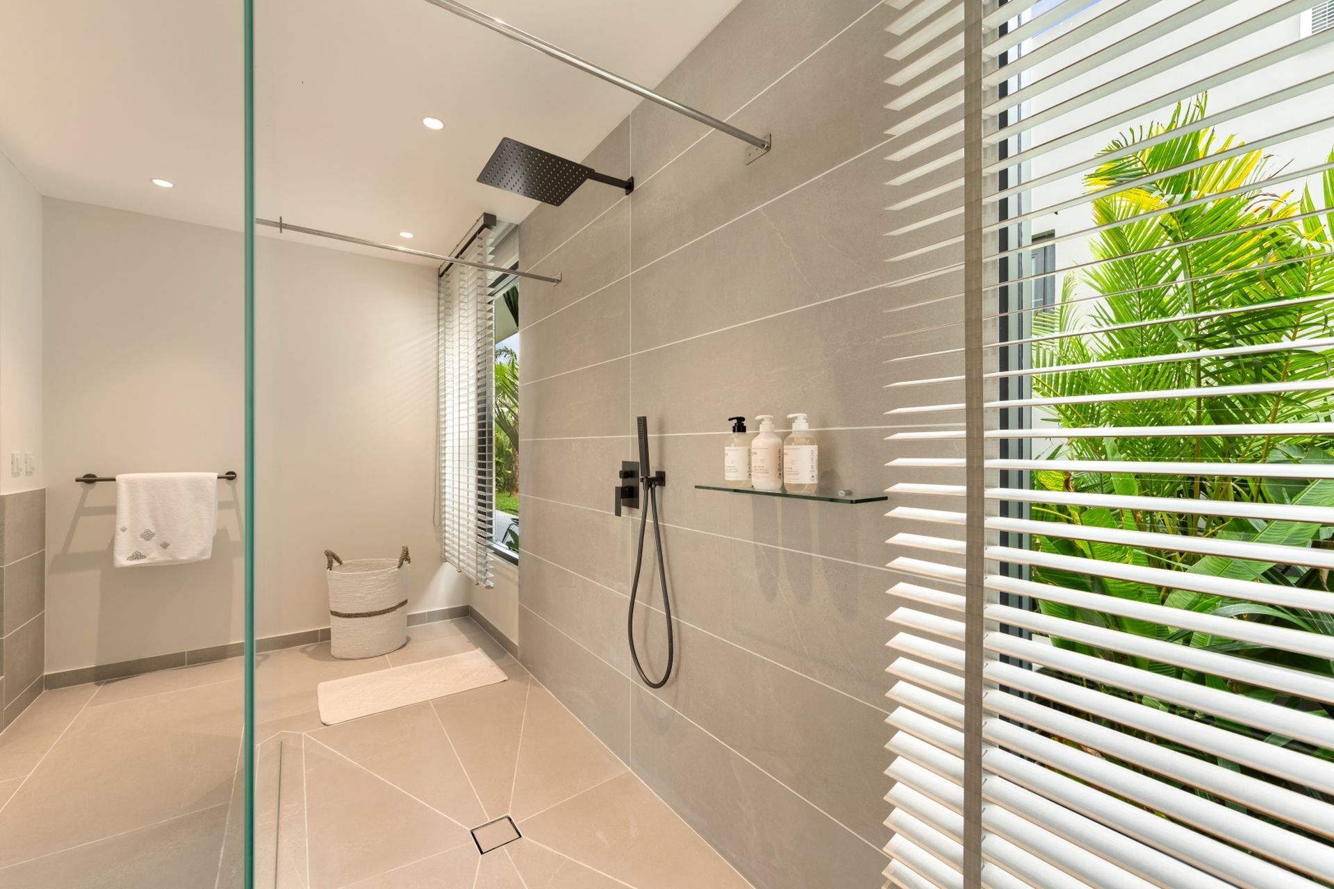 Grand Beach Estate Gallary Image 3