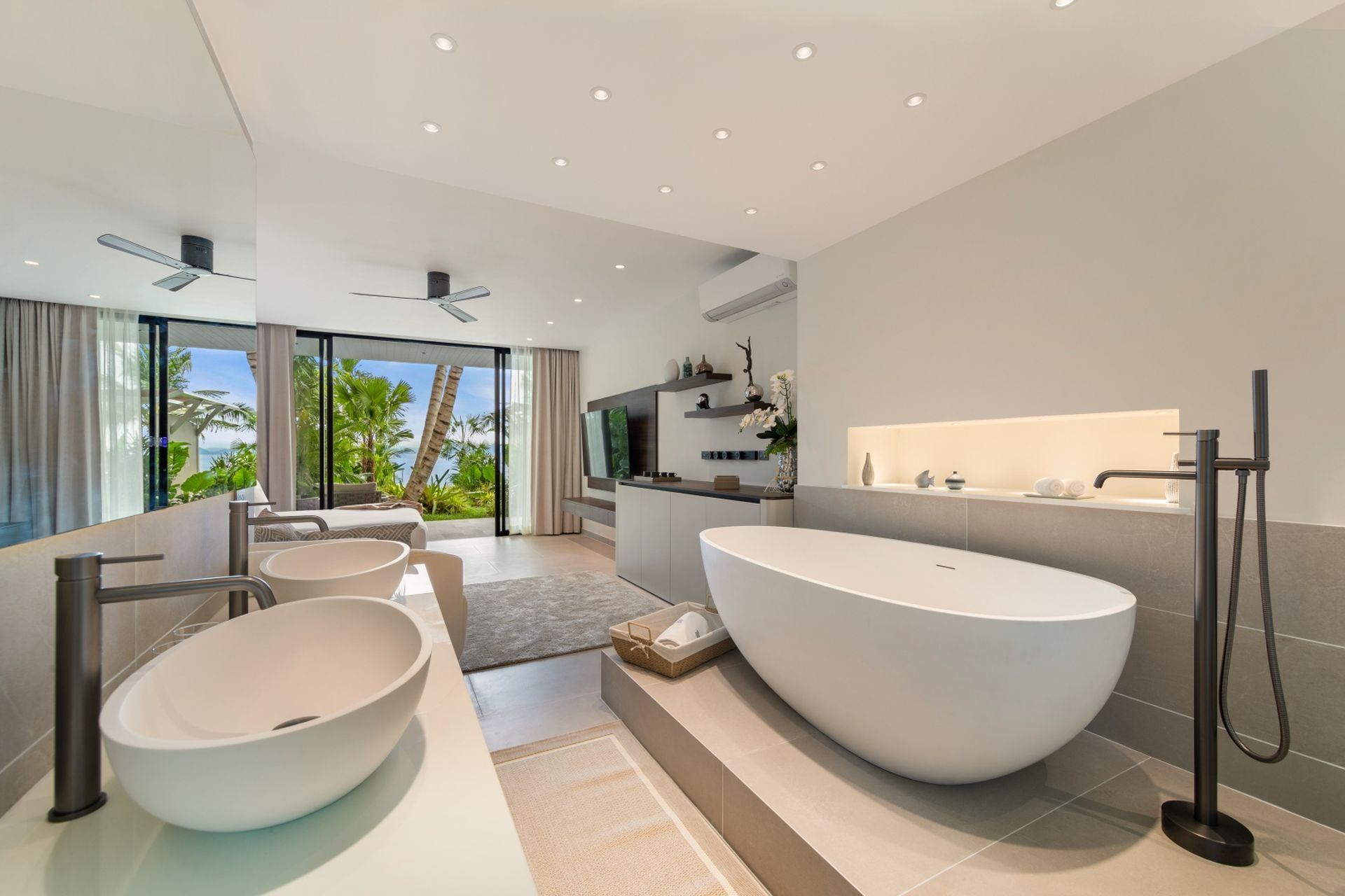 Grand Beach Estate Gallary Image 4