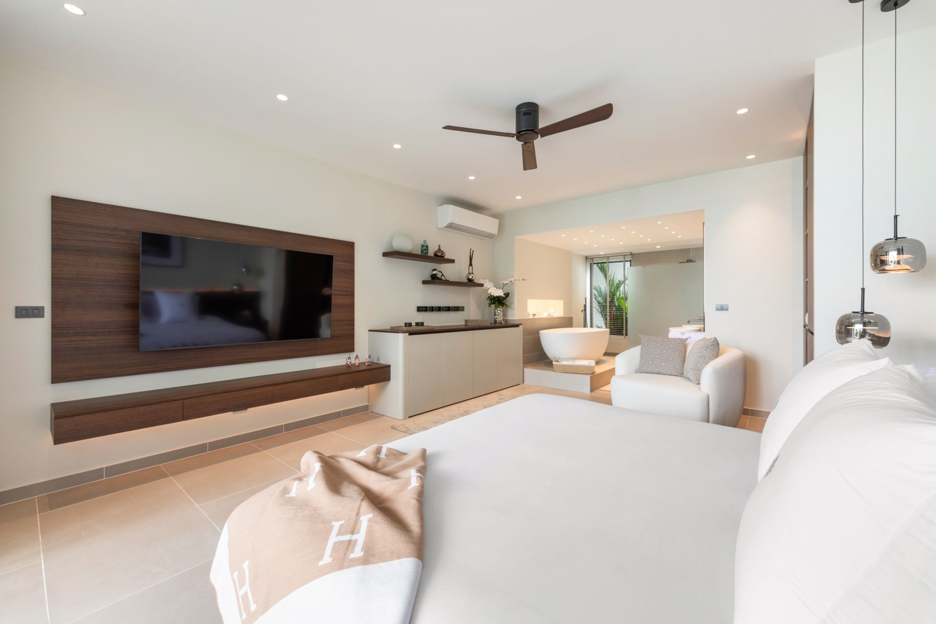 Grand Beach Estate Gallary Image 2