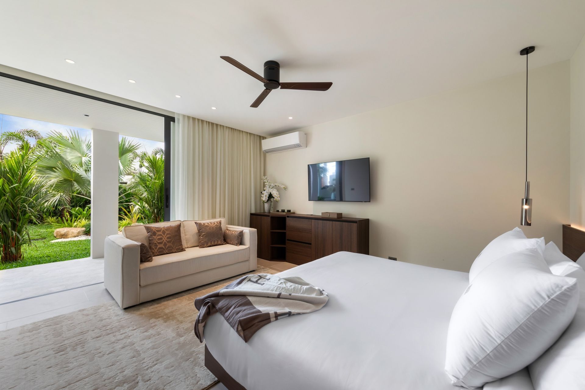 Grand Beach Estate Gallary Image 5
