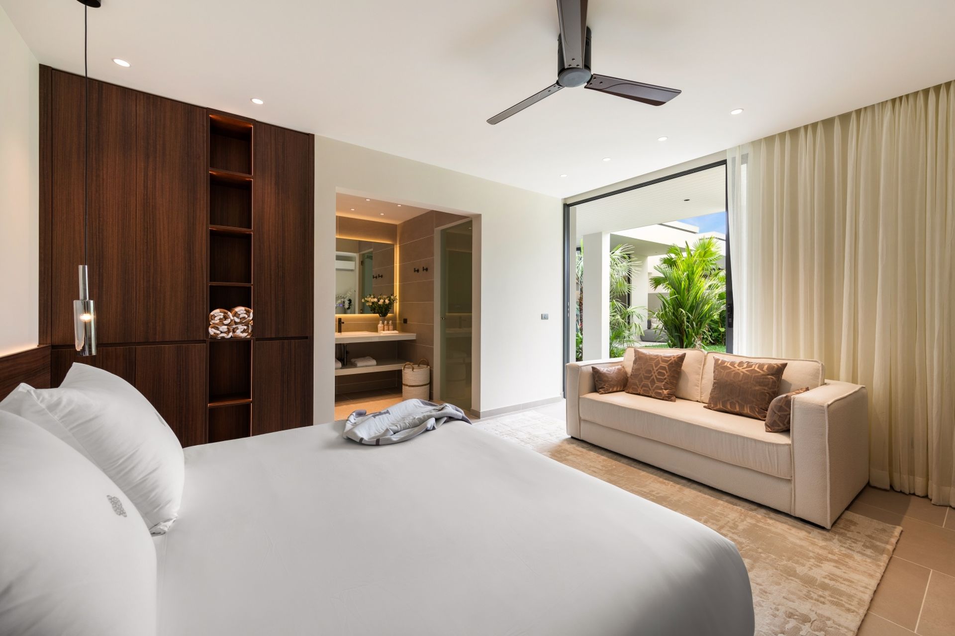 Grand Beach Estate Gallary Image 6