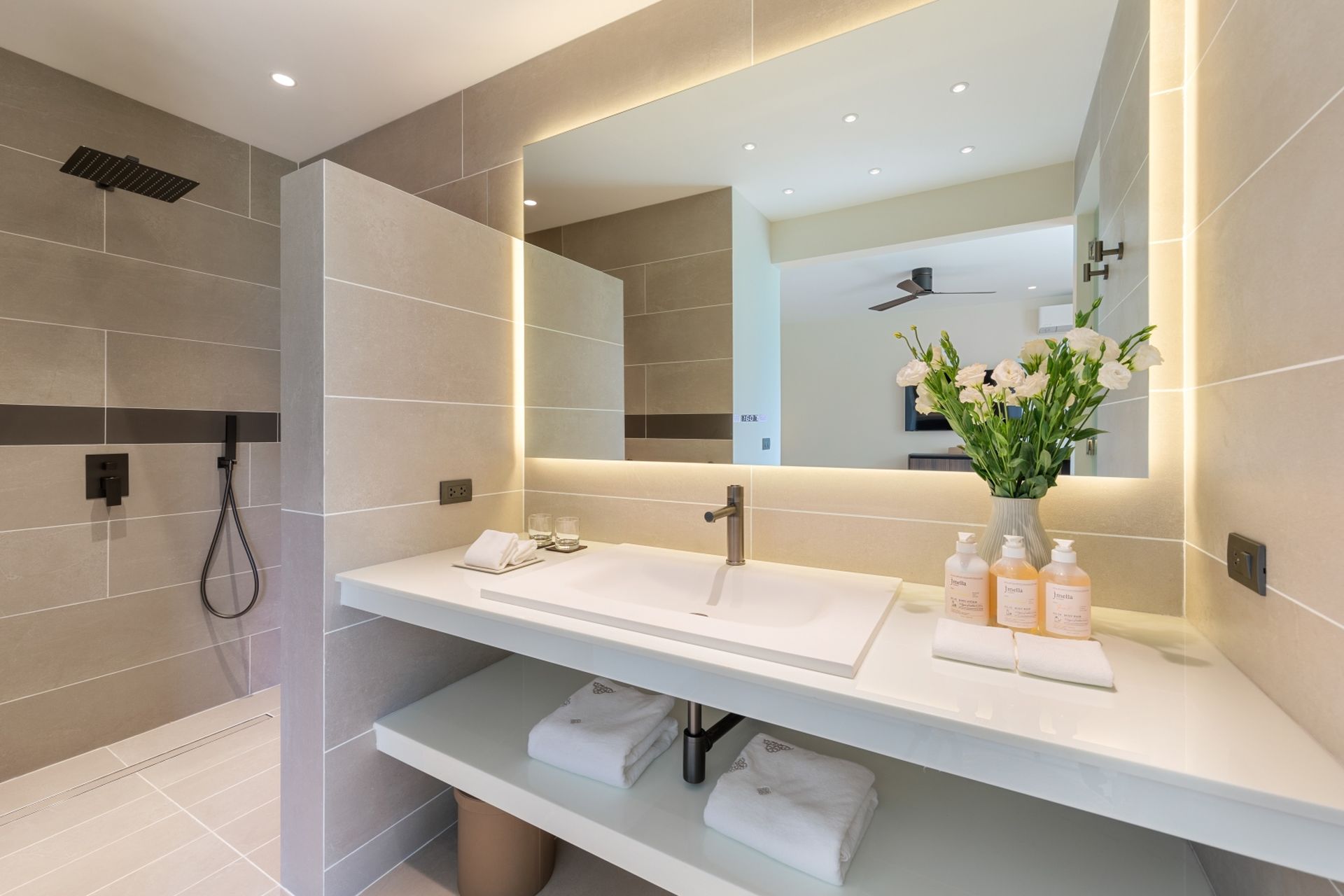 Grand Beach Estate Gallary Image 2