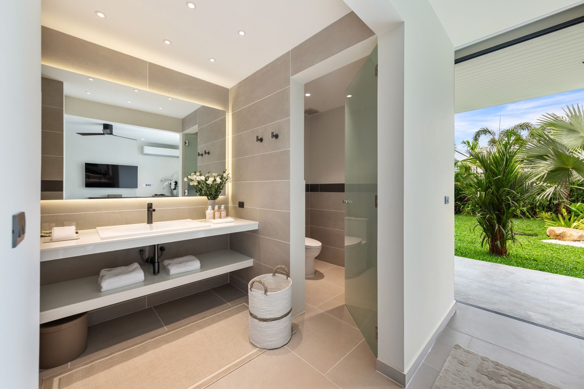 Grand Beach Estate Gallary Image 4