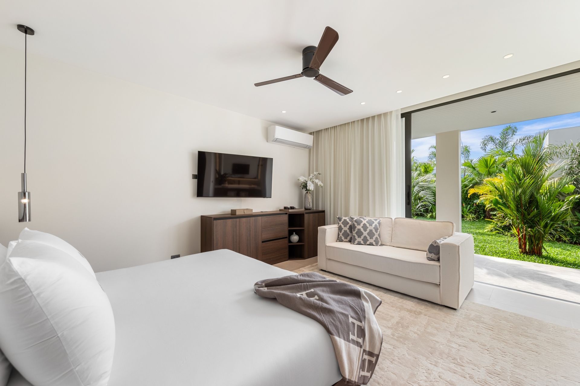 Grand Beach Estate Gallary Image 5