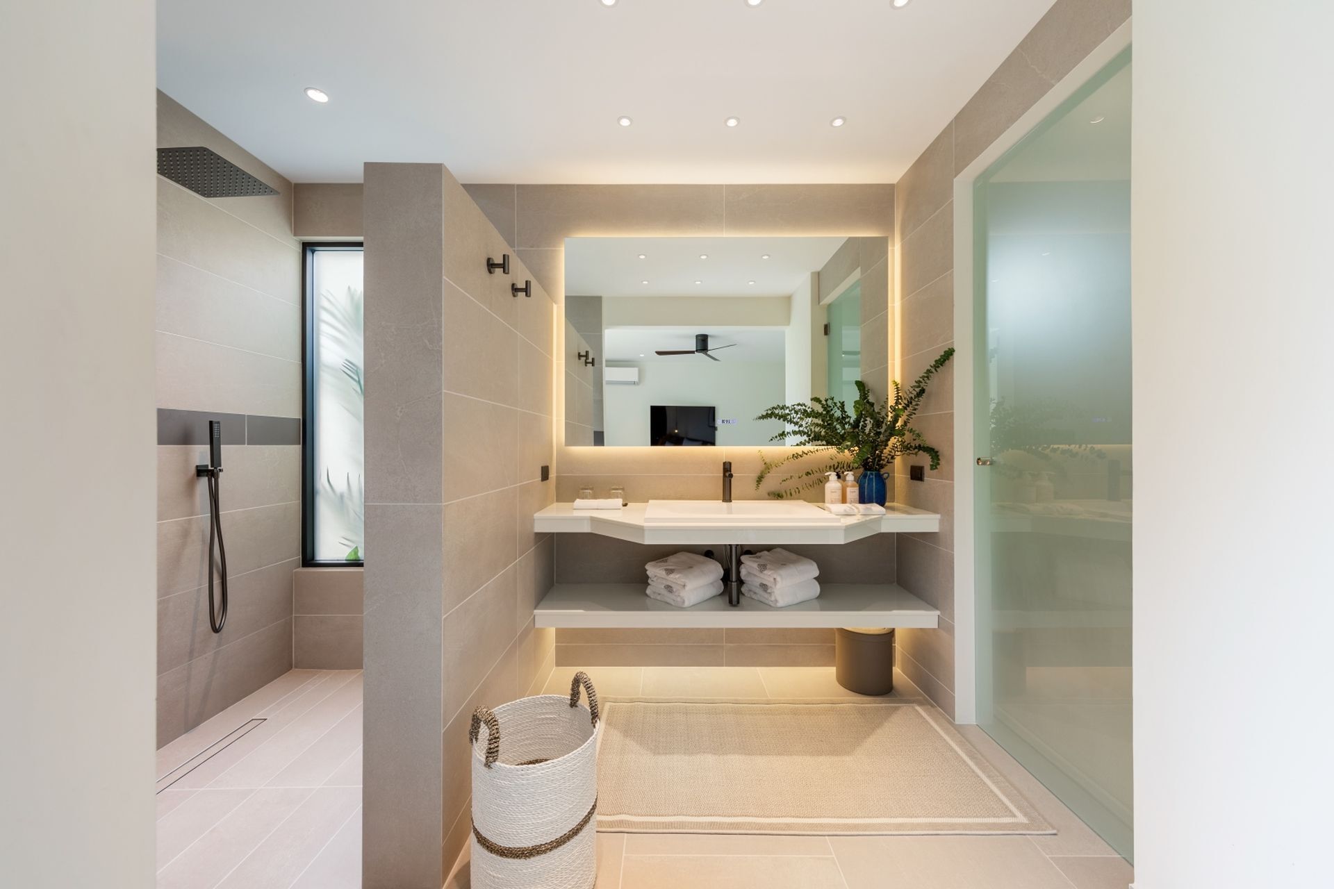 Grand Beach Estate Gallary Image 6