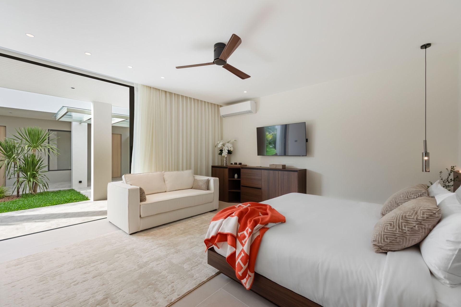 Grand Beach Estate Gallary Image 4