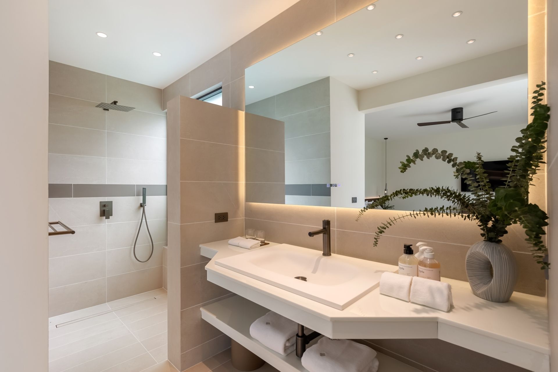 Grand Beach Estate Gallary Image 6