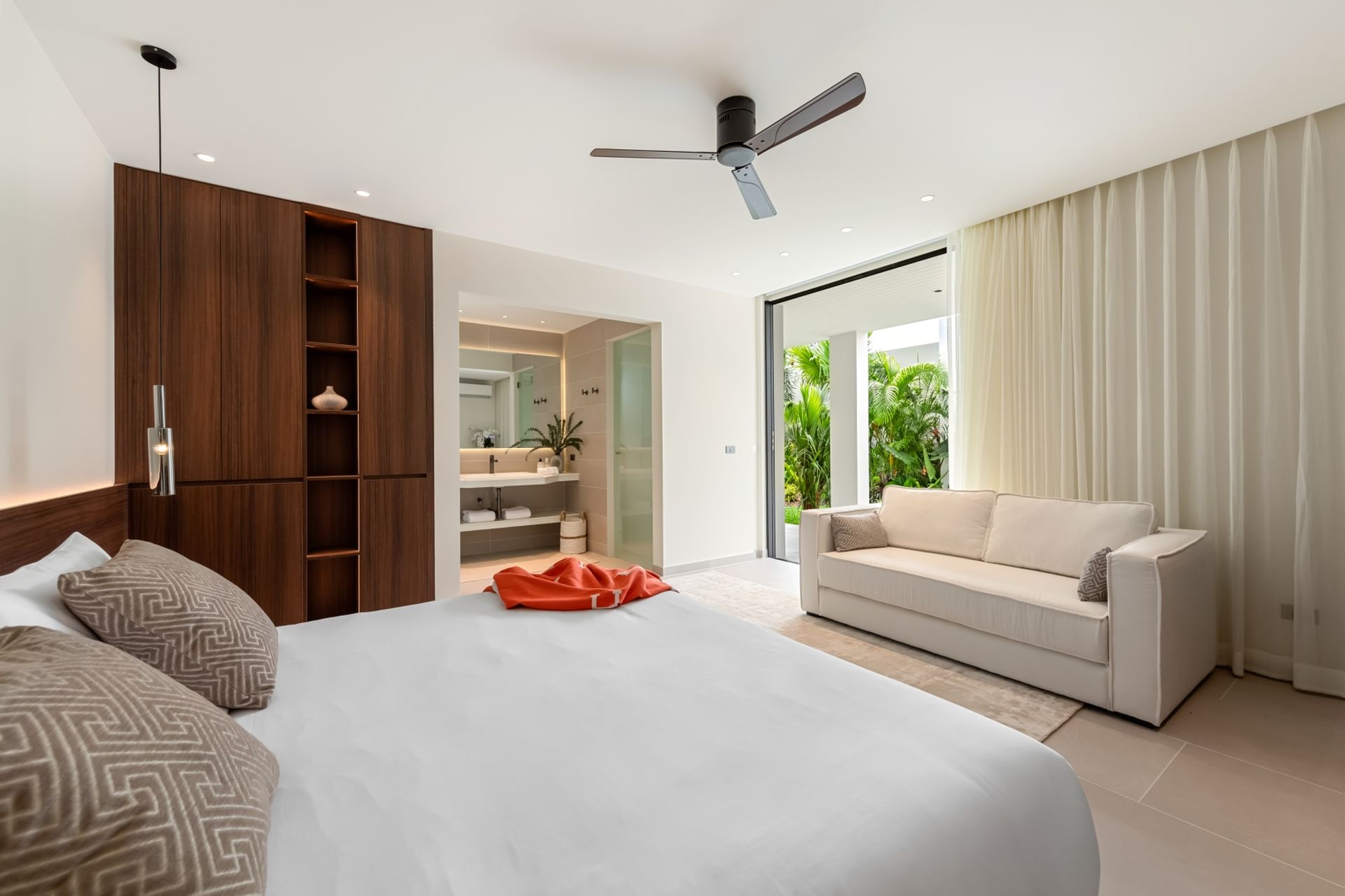 Grand Beach Estate Gallary Image 2