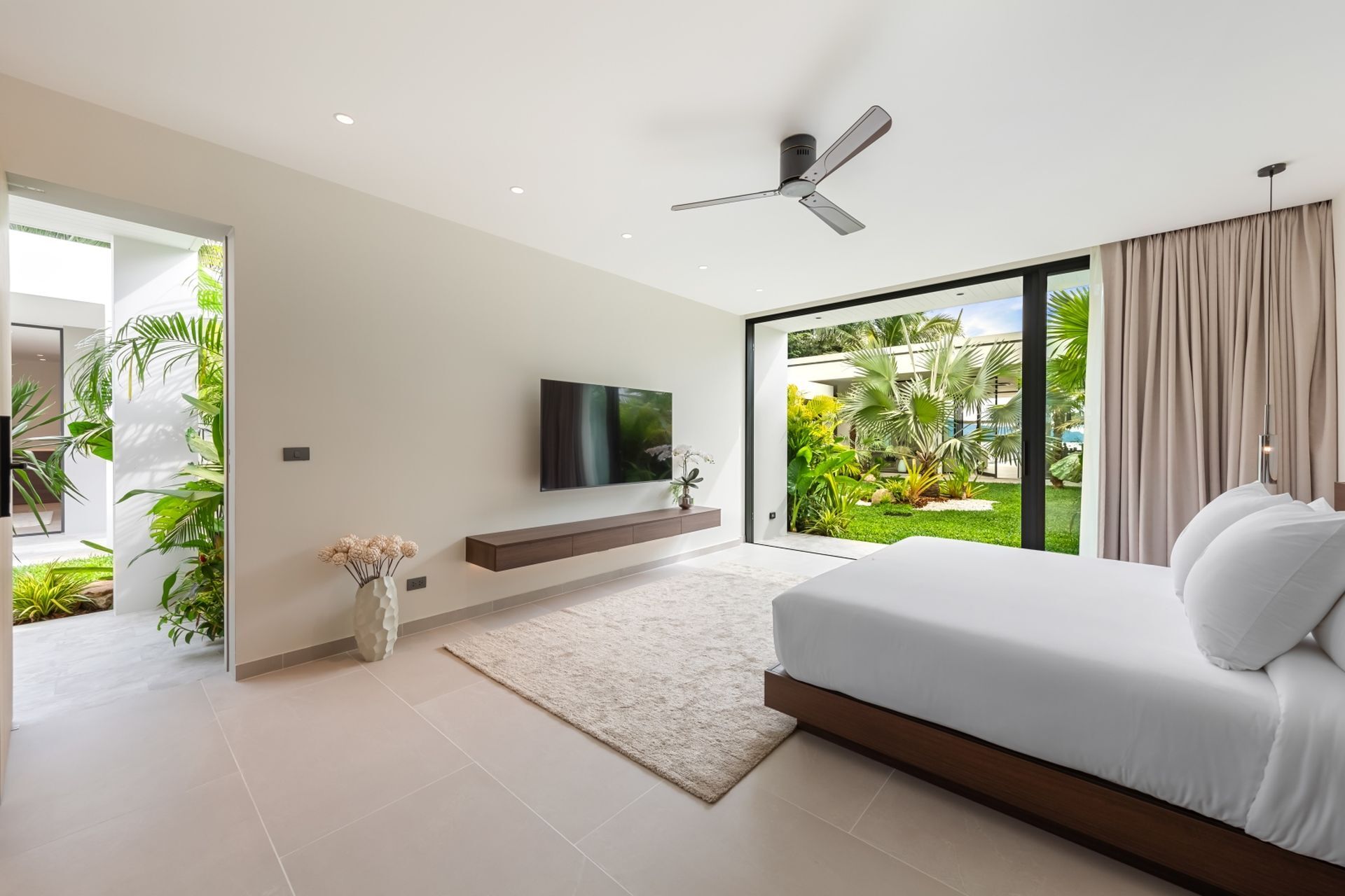 Grand Beach Estate Gallary Image 4
