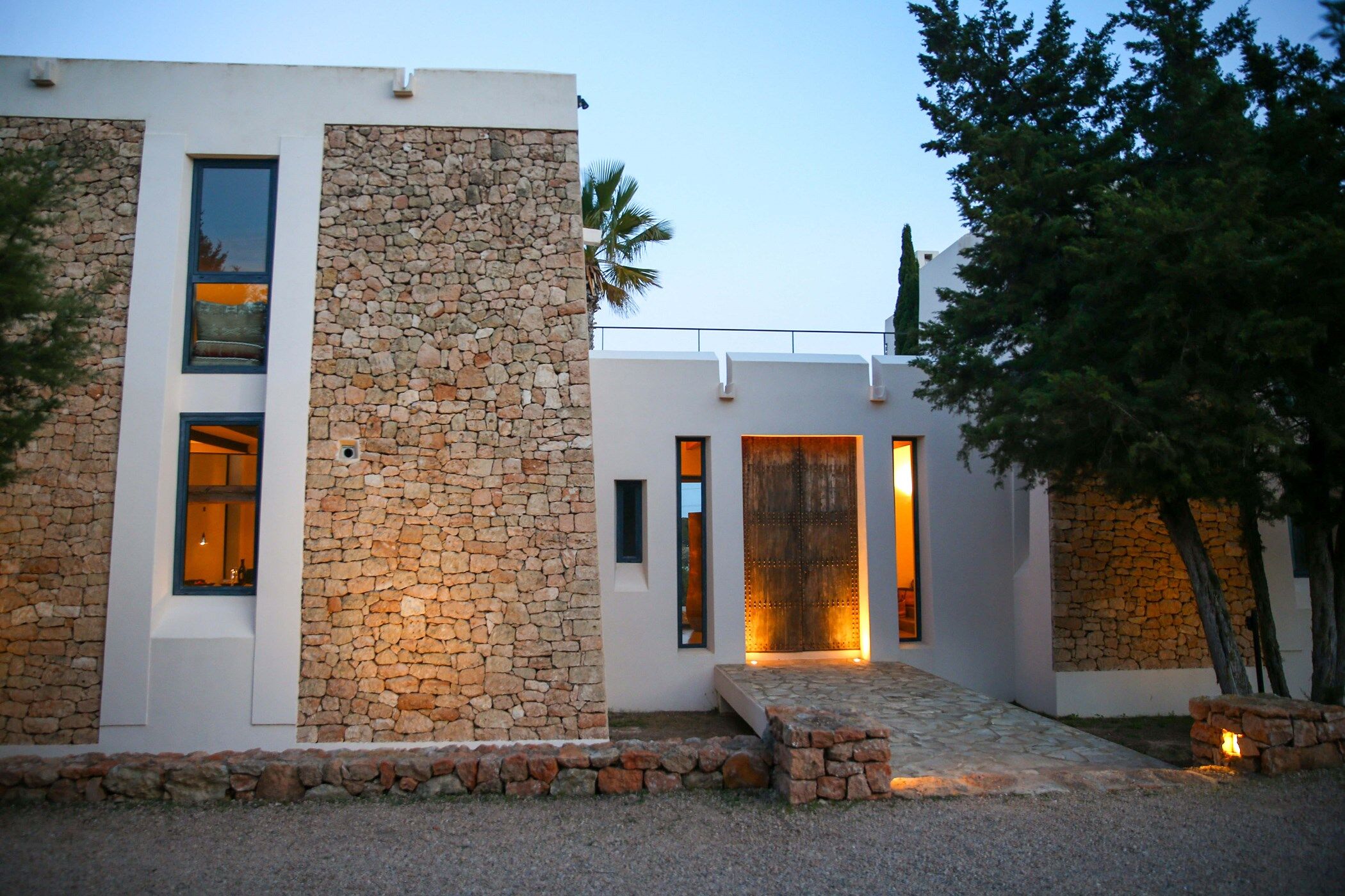 Can Milna Gallary Image 3