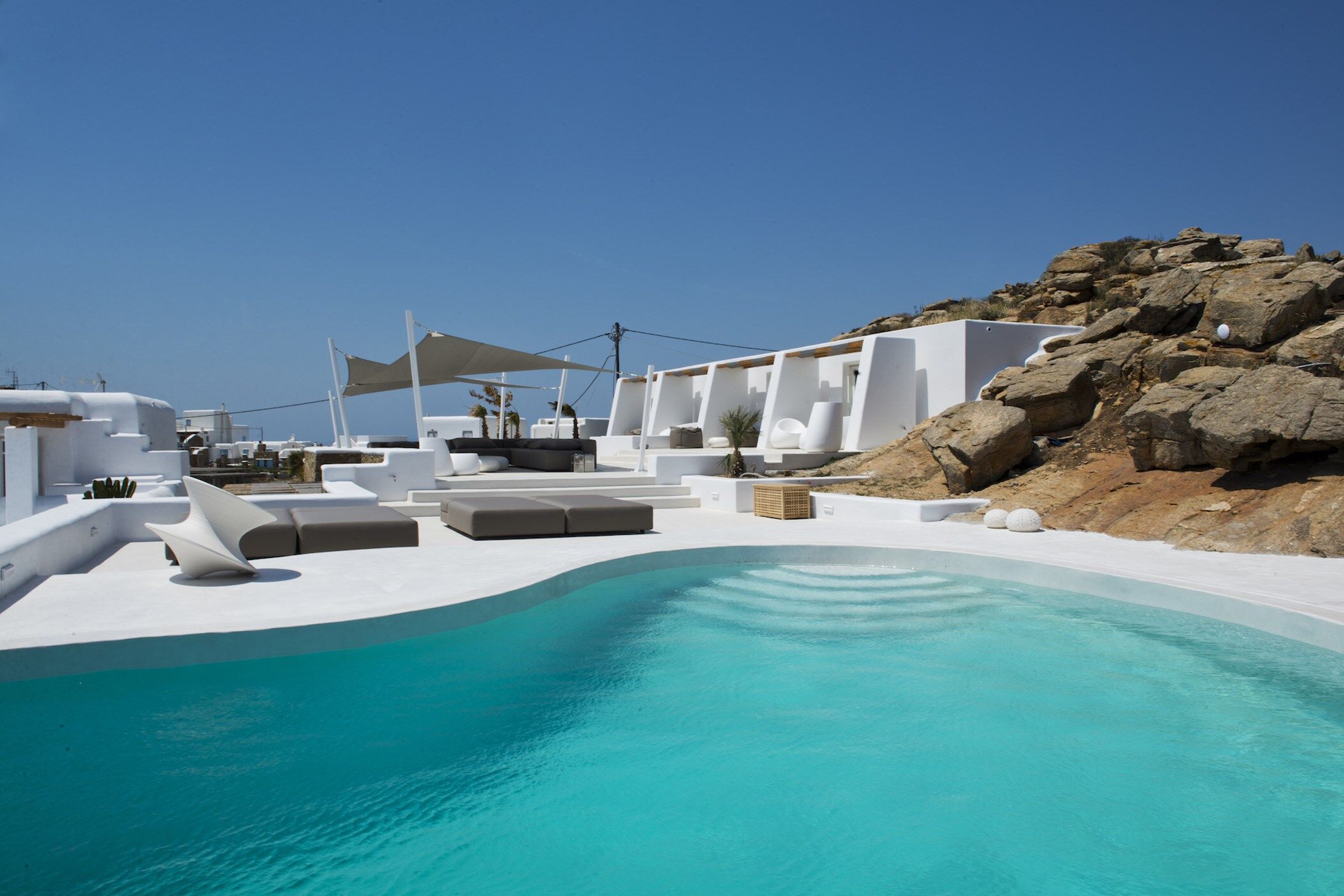 luxury-suite-rylie-image-2