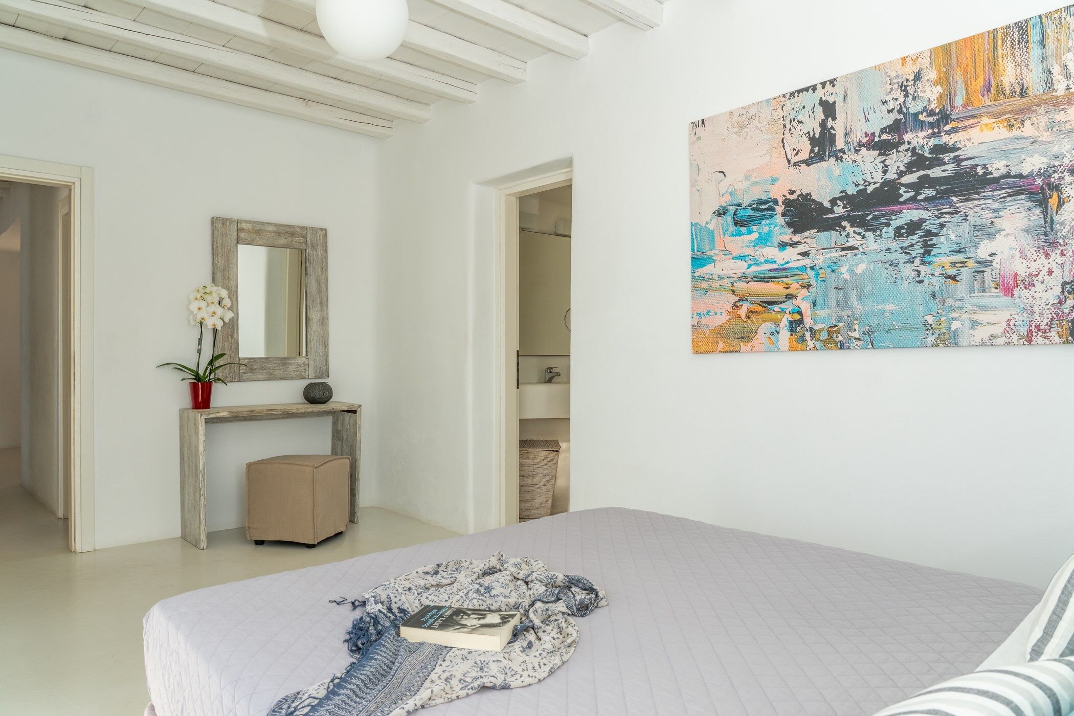 Villa Crystal Gallary Image 5