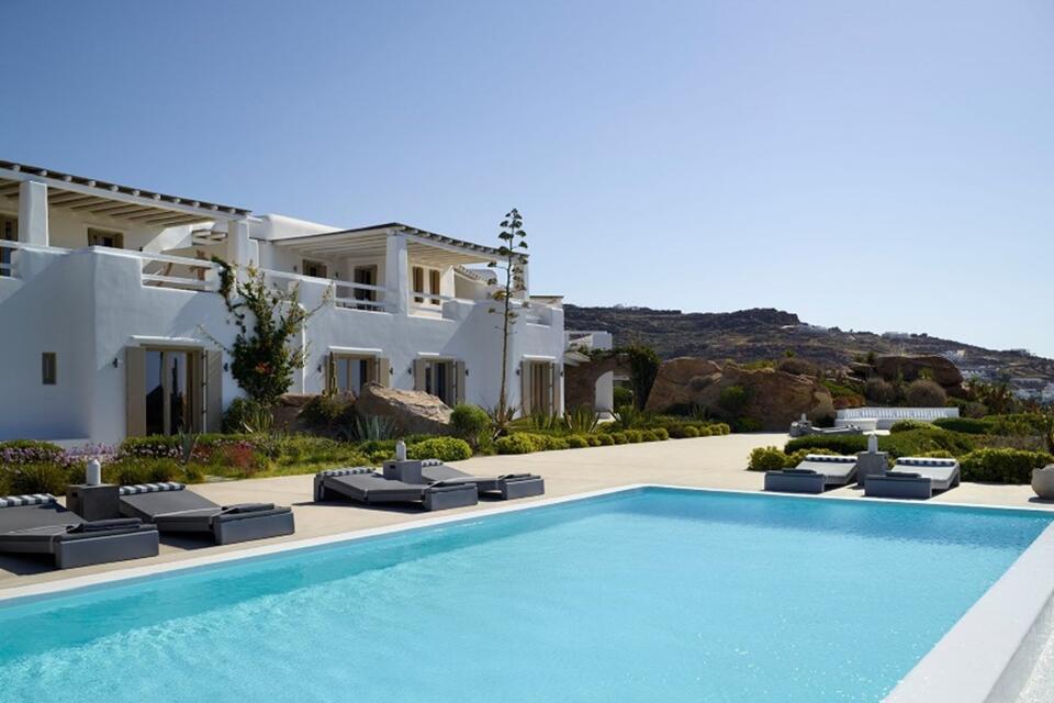 Villa Paris Gallery Image 1