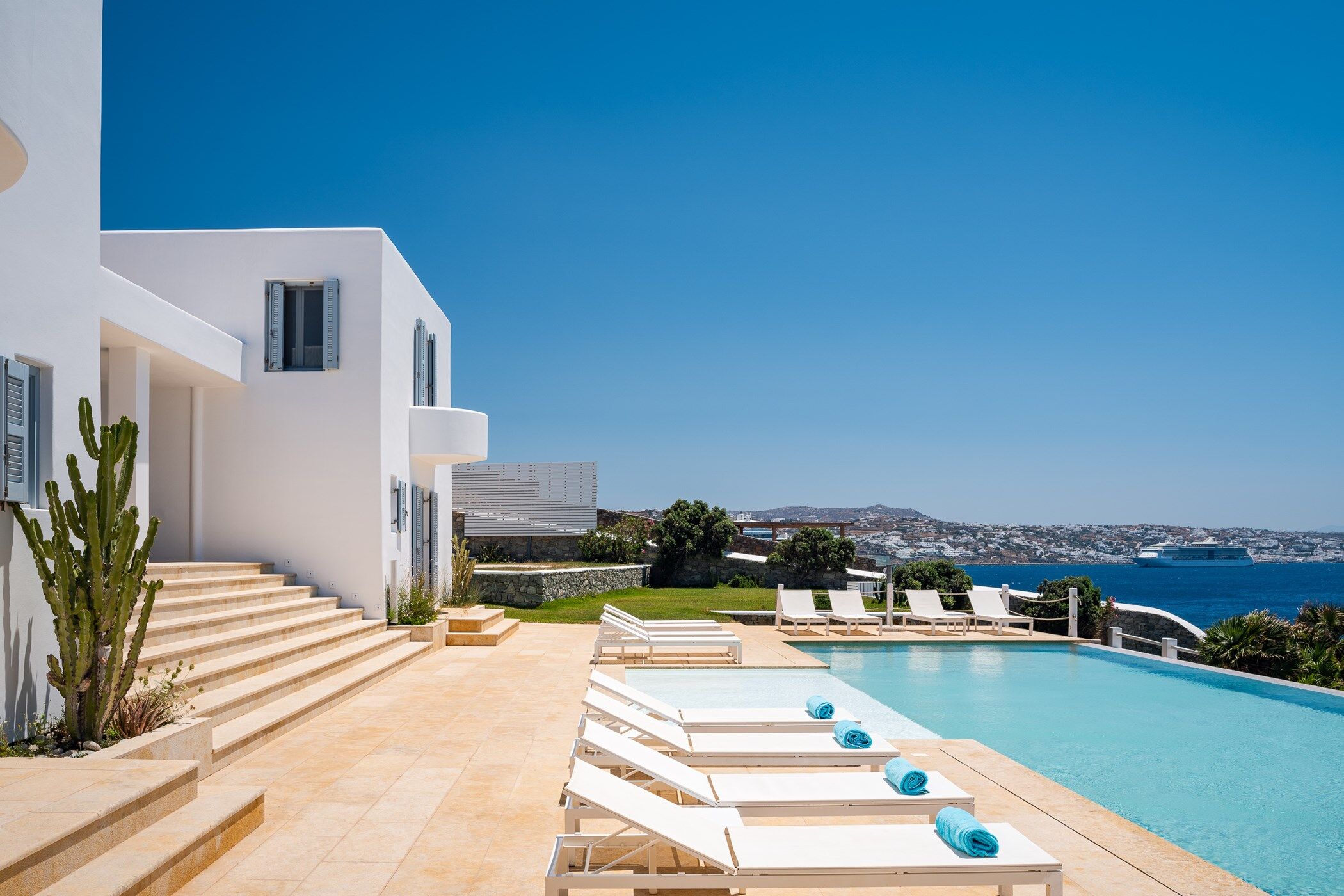 villa-sea-front-image-1