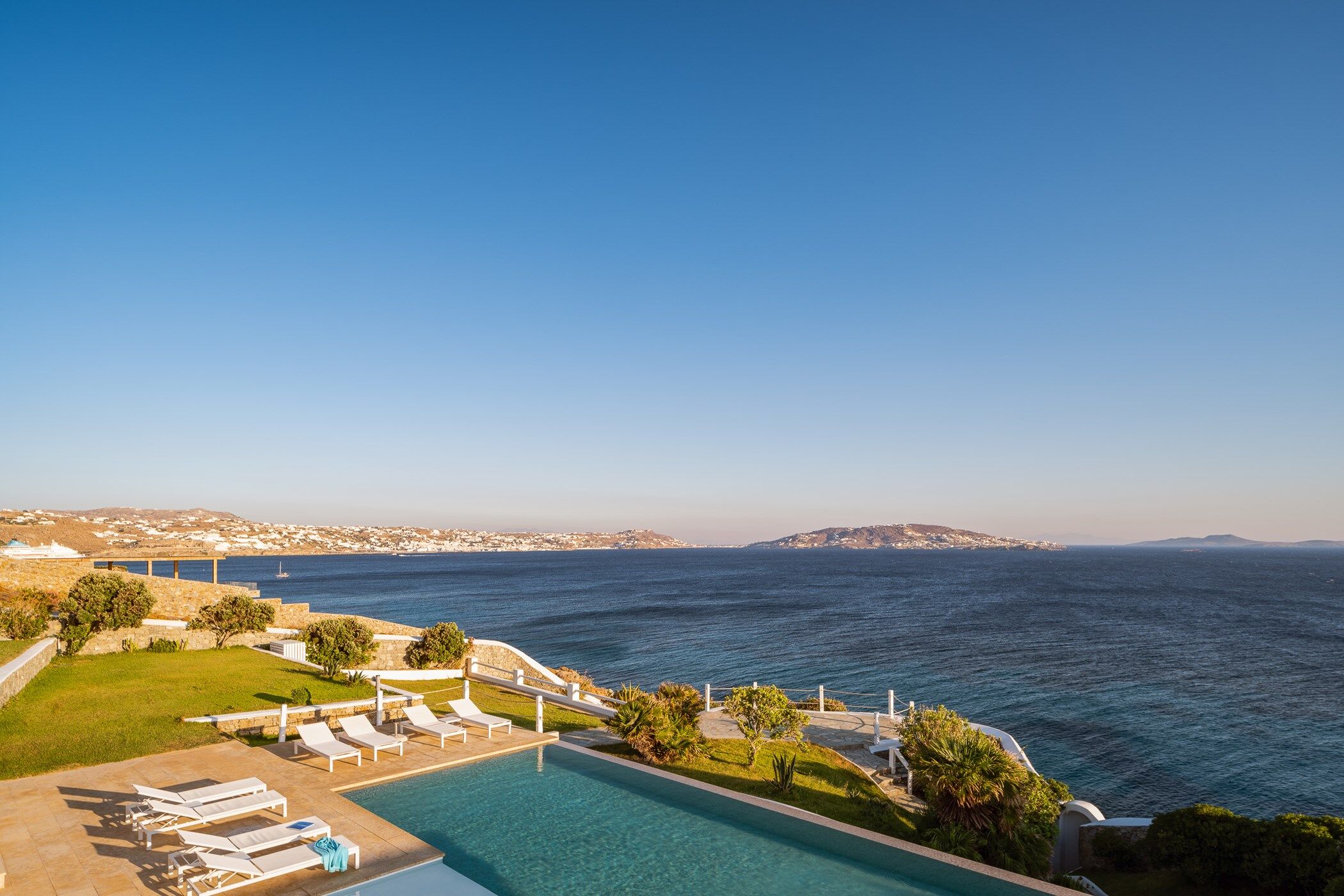 Villa Sea Front Gallary Image 2
