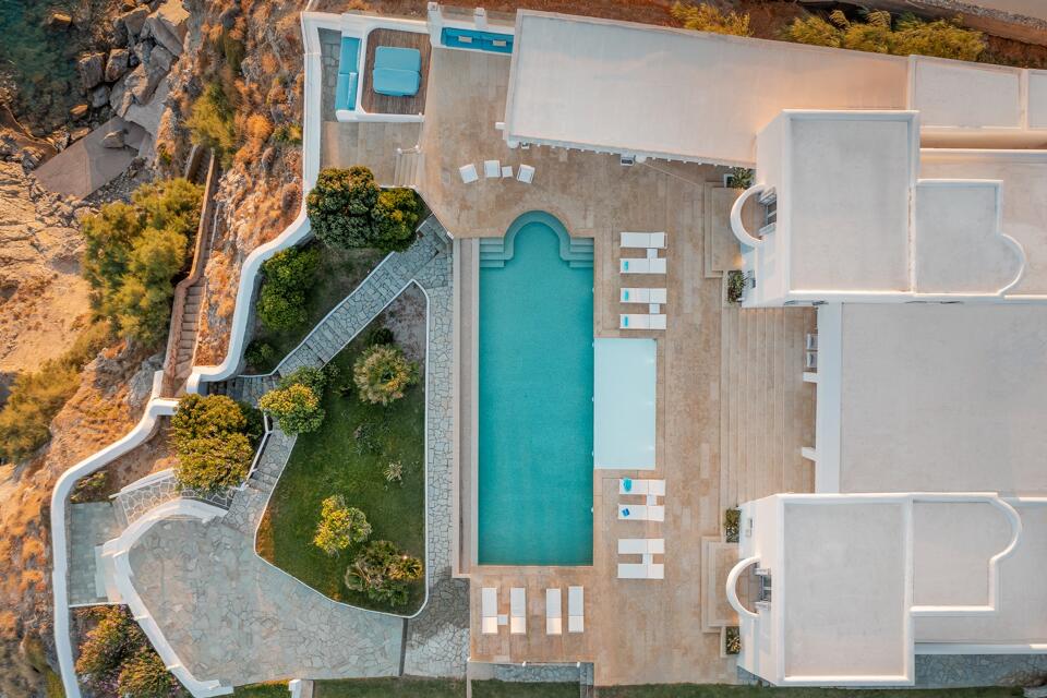 Villa Sea Front Gallery Image 4