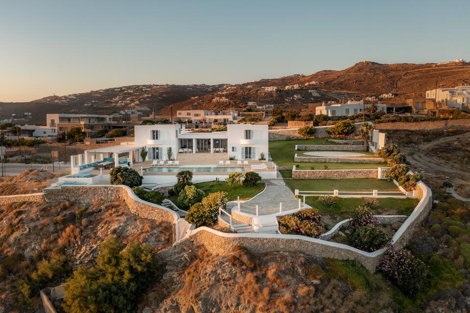 Villa Sea Front Gallery Image 5