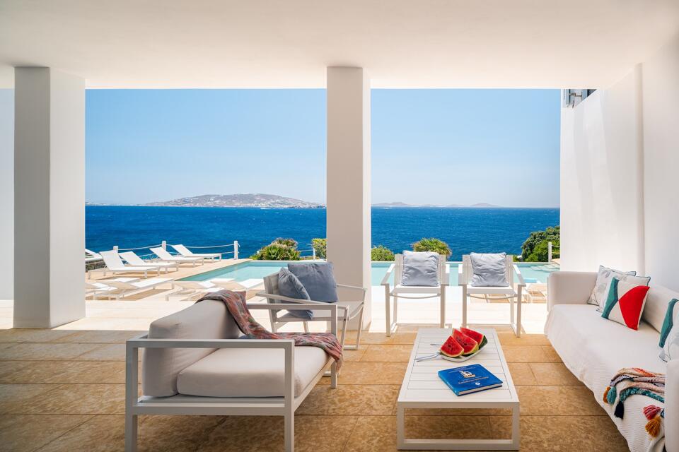 Villa Sea Front Gallery Image 1