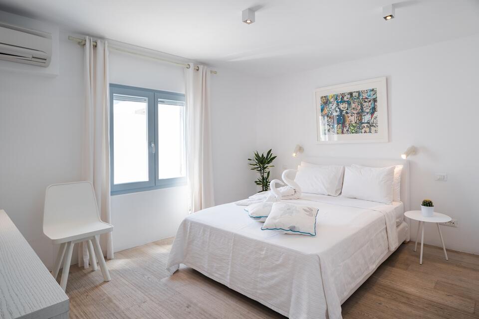 Villa Sea Front Gallery Image 3