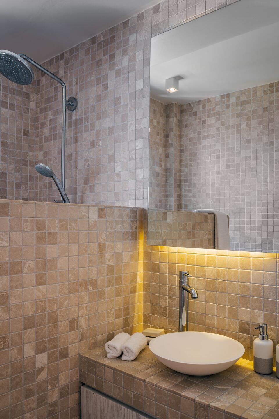 Villa Sea Front Gallery Image 4