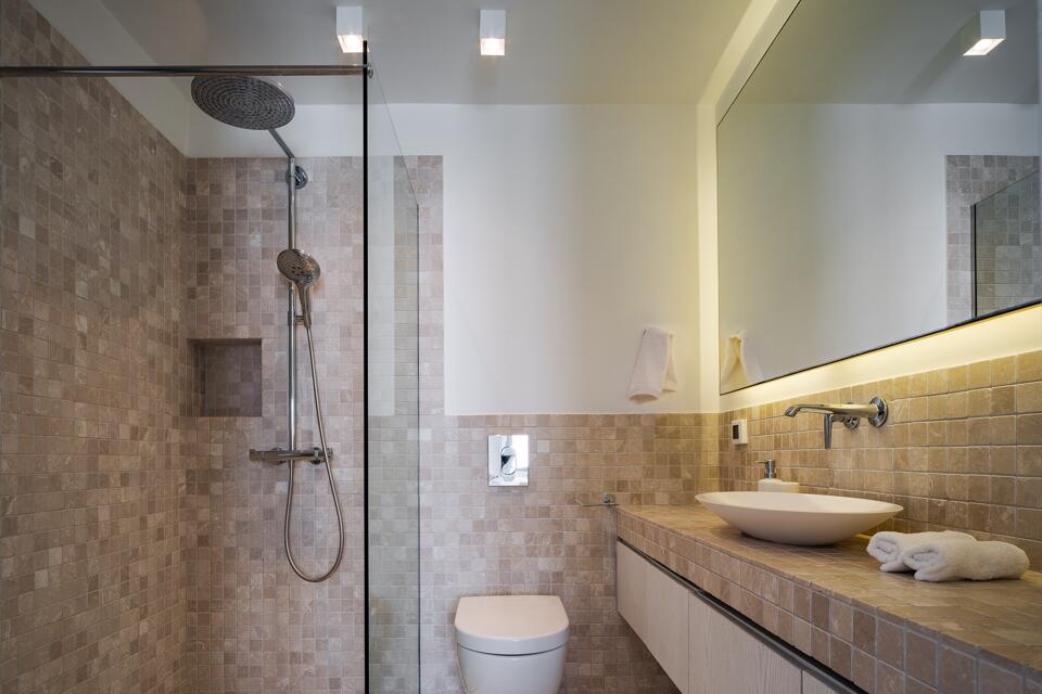 Villa Sea Front Gallery Image 1
