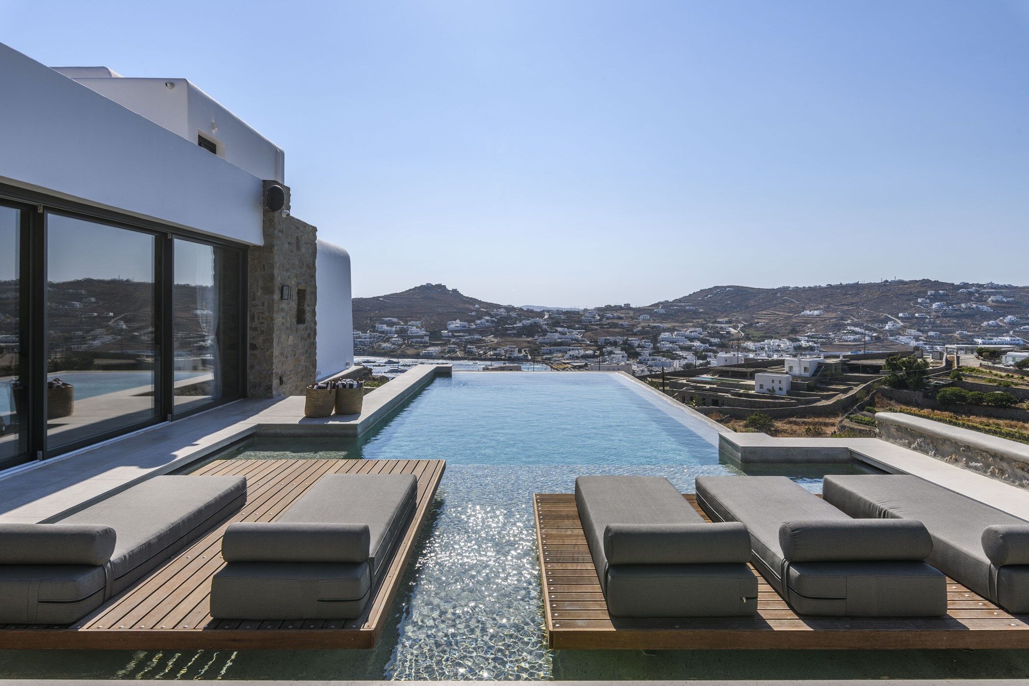 villa-white-mansion-image-2